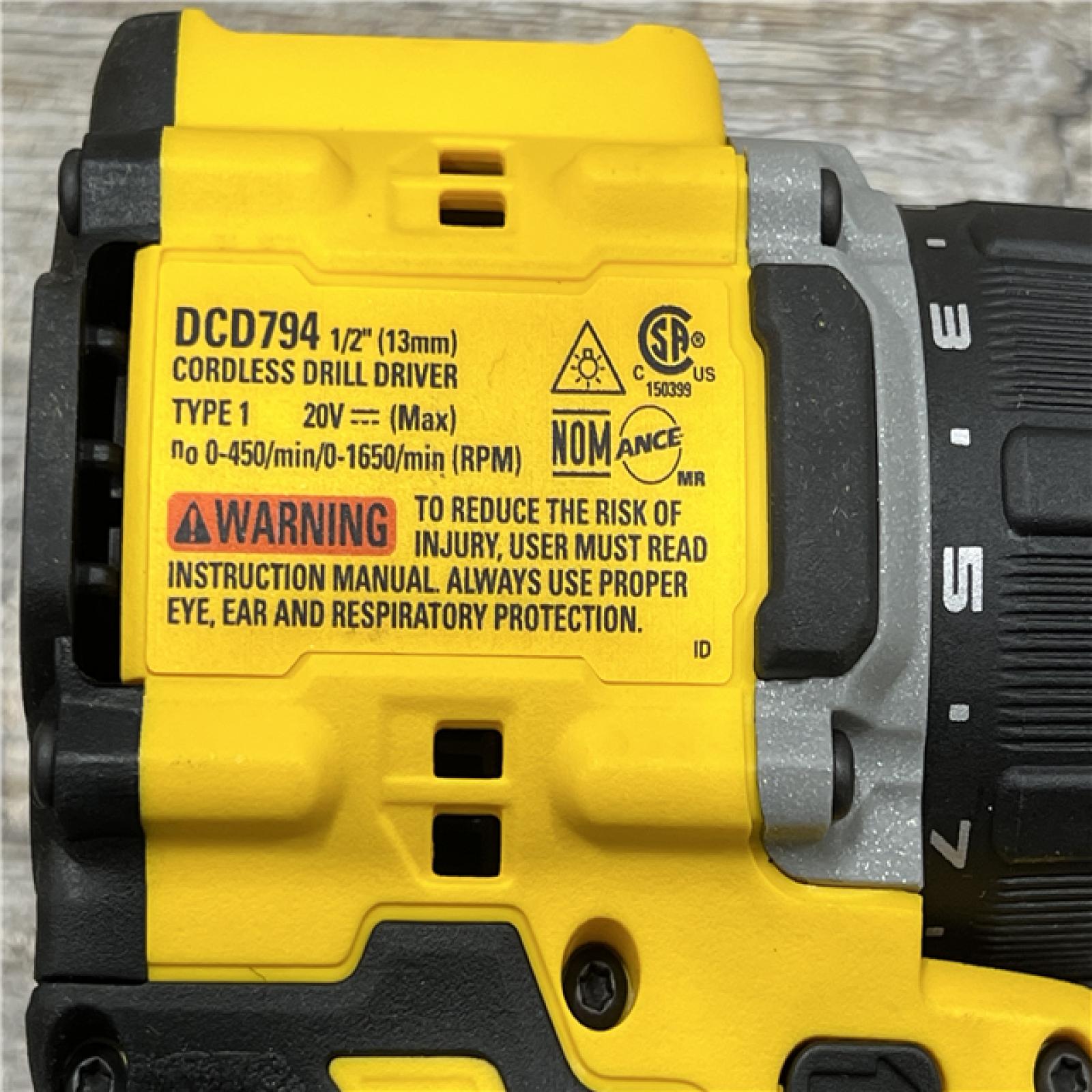 AS-IS DEWALT ATOMIC 20-Volt MAX Lithium-Ion Cordless Combo Kit (2-Tool) with (2) 2.0Ah Batteries, Charger and Bag