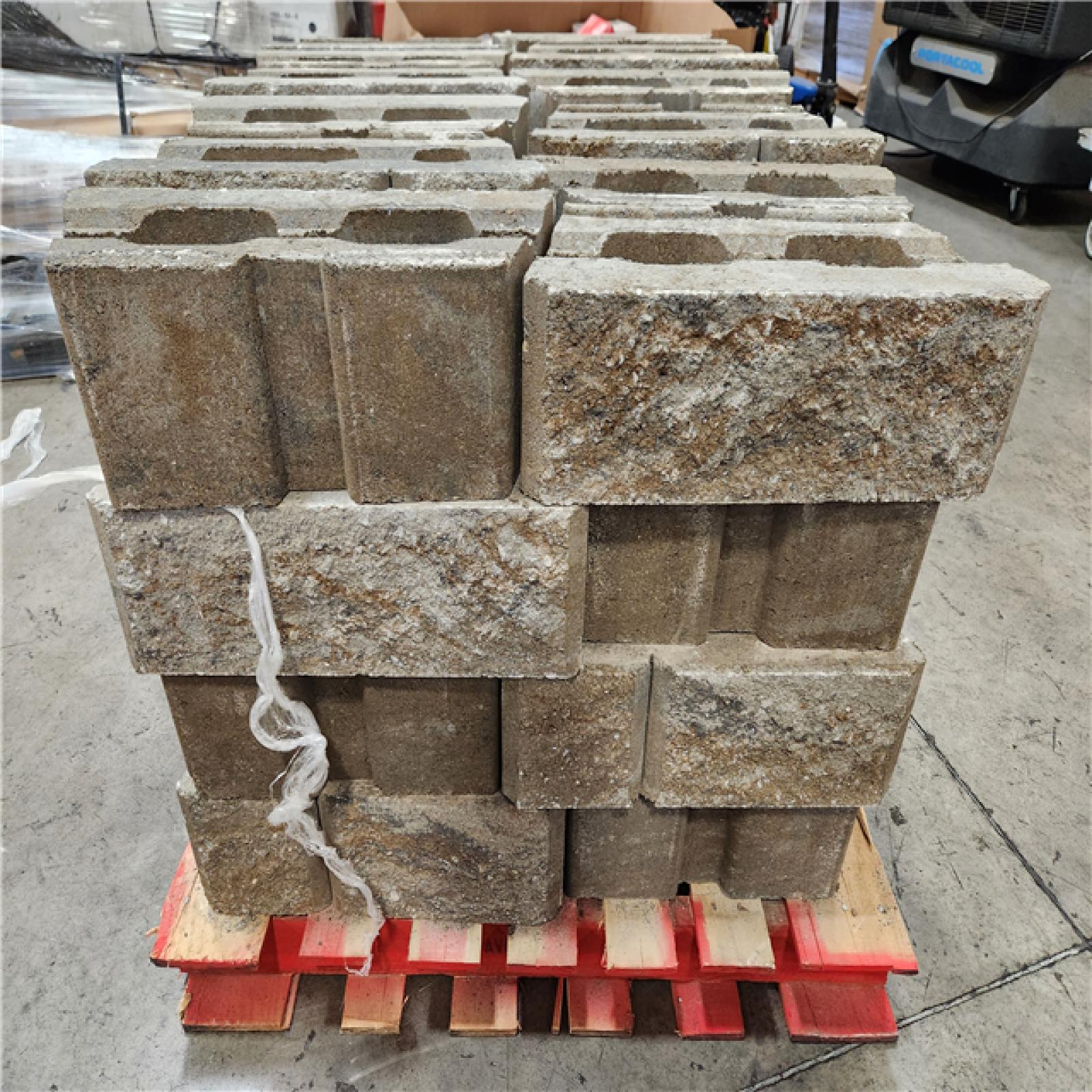 Phoenix Location Pavestone RockWall Large 6 in. x 17.5 in. x 7 in. Yukon Concrete Retaining Wall Block (48 Pcs. / 34.9 sq. ft. / Pallet)