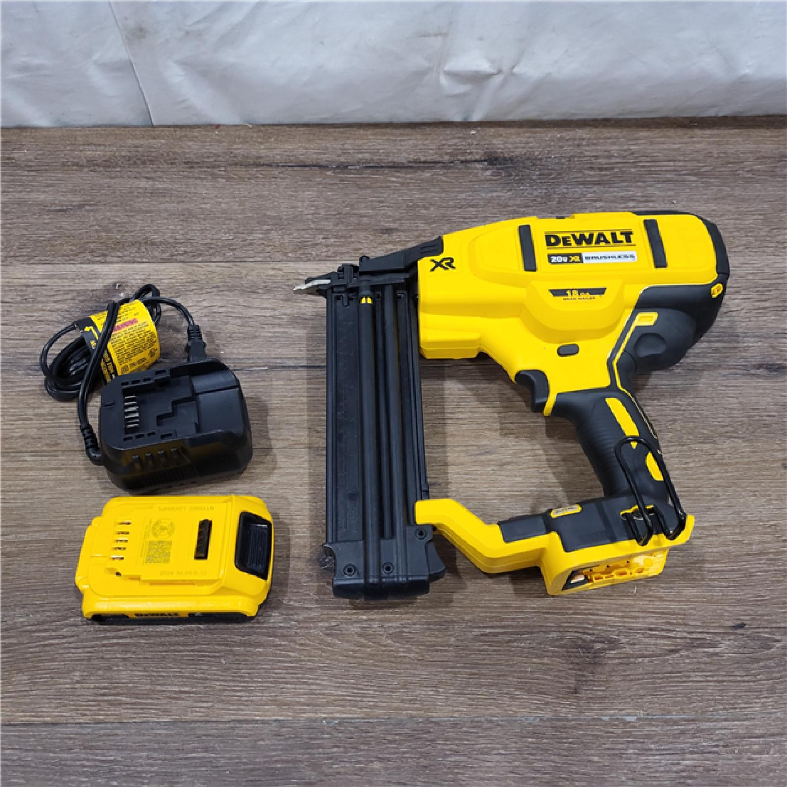 AS-IS DEWALT 20V MAX XR 18 Gauge Brad Nailer Kit