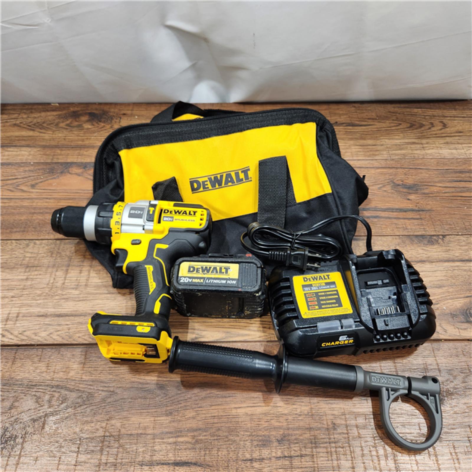 AS-IT Dewalt FLEXVOLT 20 Volt 1/2 in. Brushless Cordless Hammer Drill/Driver Kit (Battery & Charger)