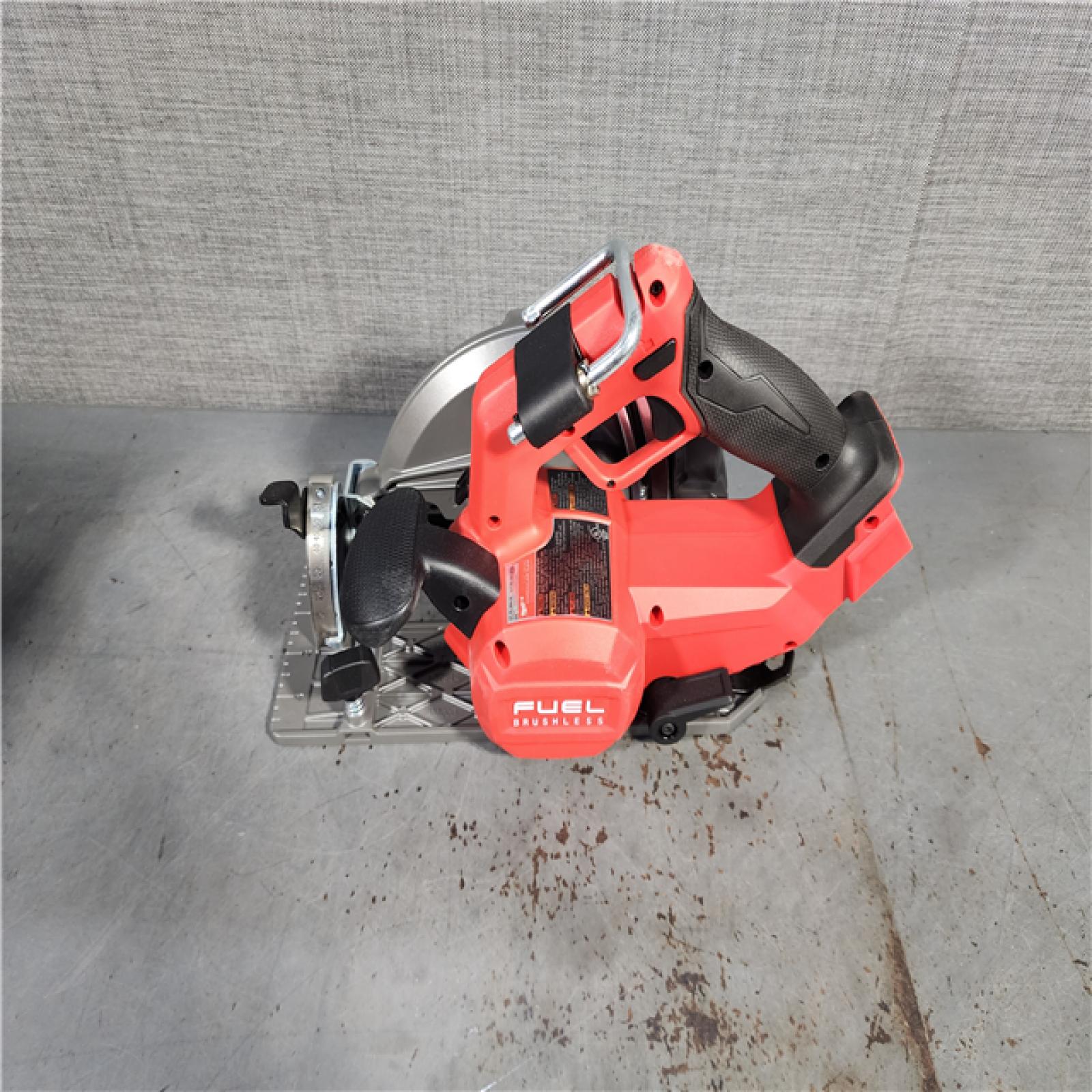 HOUSTON LOCATION - AS-IS Milwaukee M18 FUEL 18V Lithium-Ion Brushless Cordless 7-1/4 in. Circular Saw (Tool-Only)