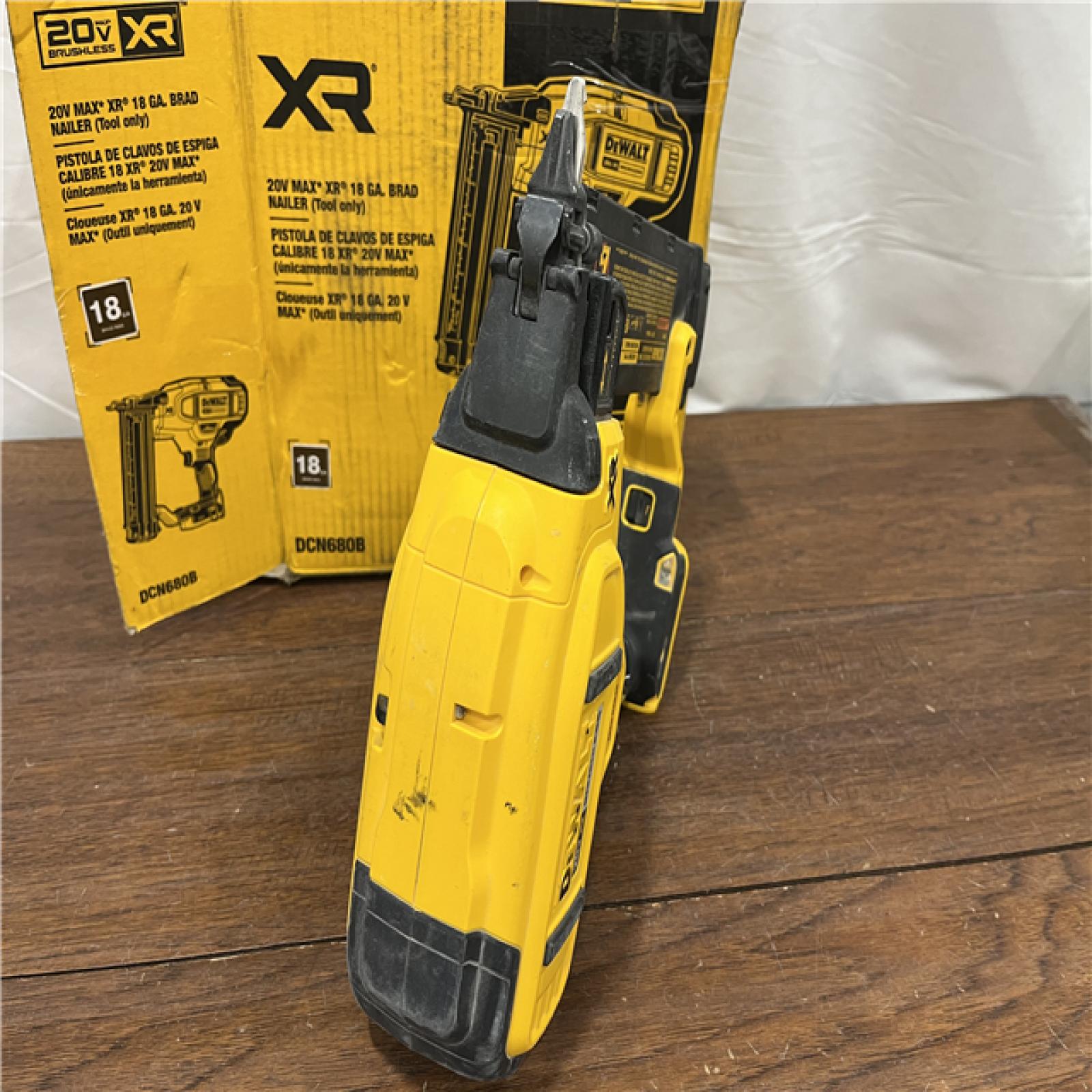 AS-ISDeWalt 20V MAX XR Lithium-Ion Electric Cordless 18-Gauge Brad Nailer (Tool Only)