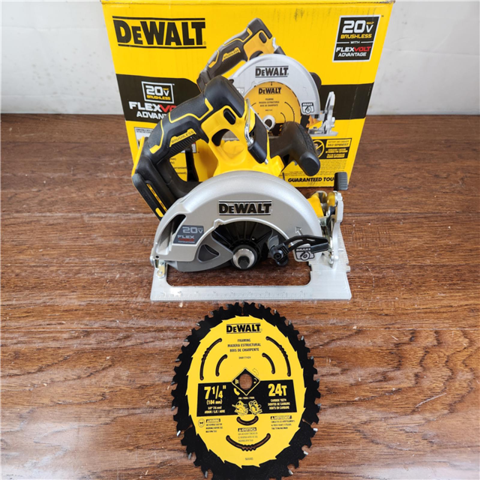 AS-IS DEWALT 20V MAX Cordless Brushless 7-1/4 in. Sidewinder Style Circular Saw w/ FLEXVOLT ADVANTAGE (Tool Only)