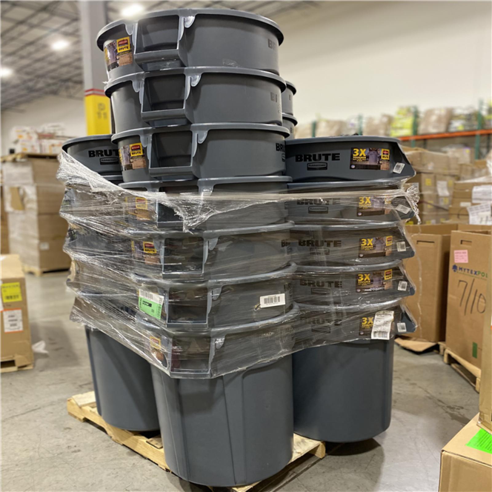 DALLAS LOCATION - Rubbermaid Brute 44 Gal. Grey Round Vented Trash Can PALLT - (24 UNITS)