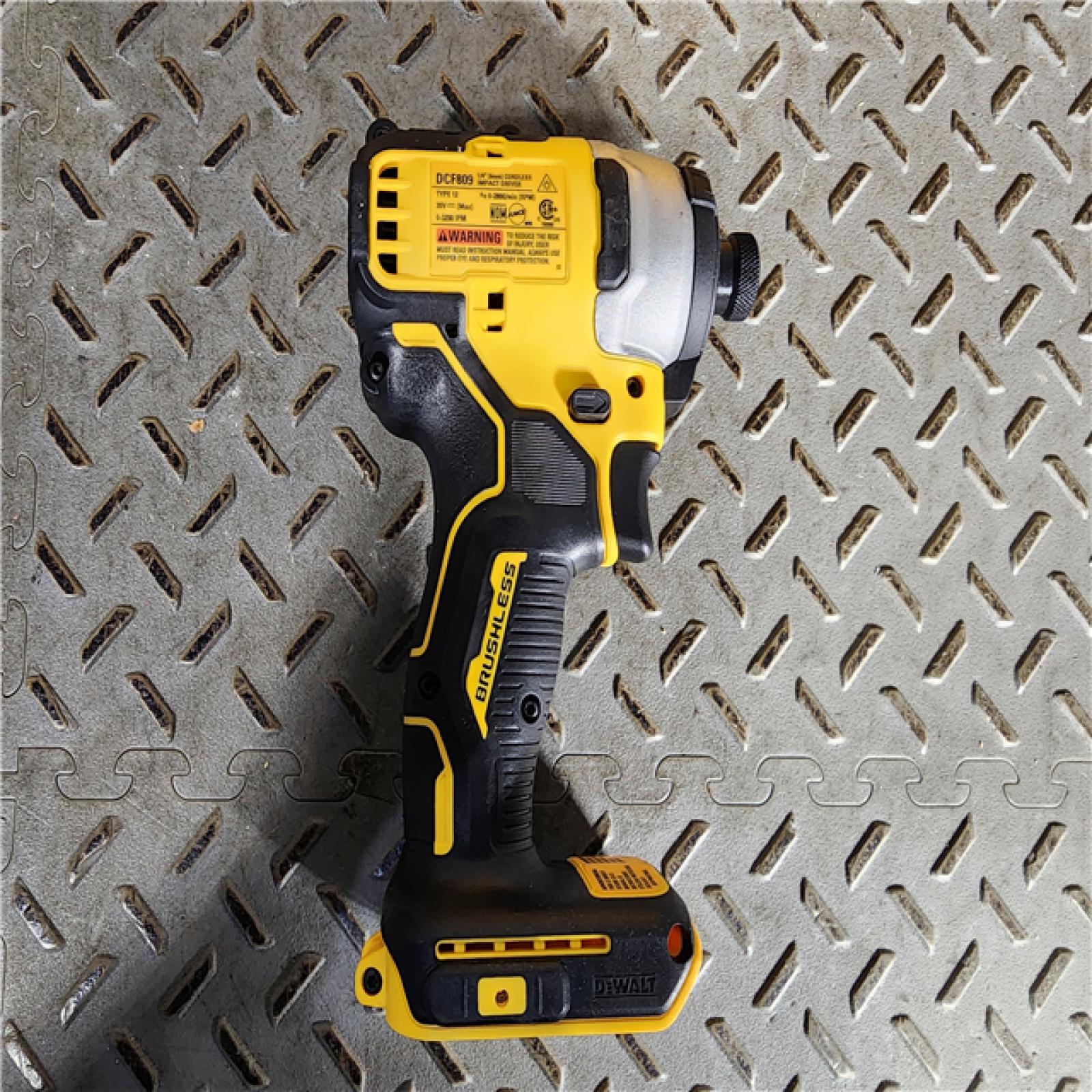 HOUSTON LOCATION - AS-IS (APPEARS LIKE NEW) DEWALT ATOMIC 20V MAX* Brushless Cordless Compact 1/4 in. Impact Driver Kit