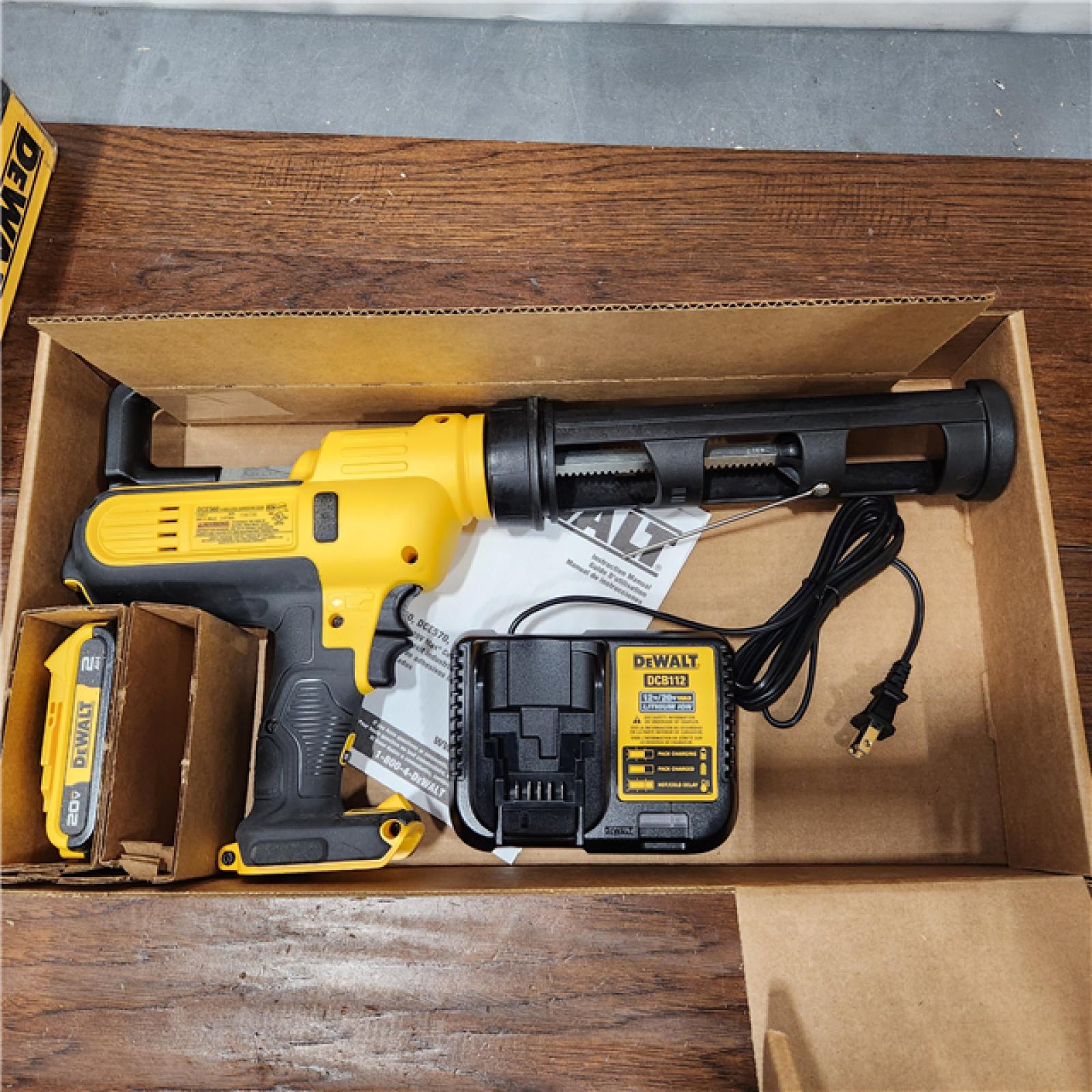 AS-IS Dewalt 20V MAX 300 ML / 10 Oz Adhesive Gun Kit