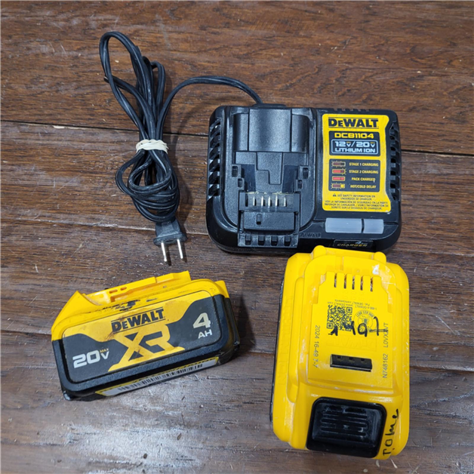 AS-IS DEWALT 20V MAX Lithium-Ion 6.0Ah and 4.0Ah Battery and Charger Starter Kit