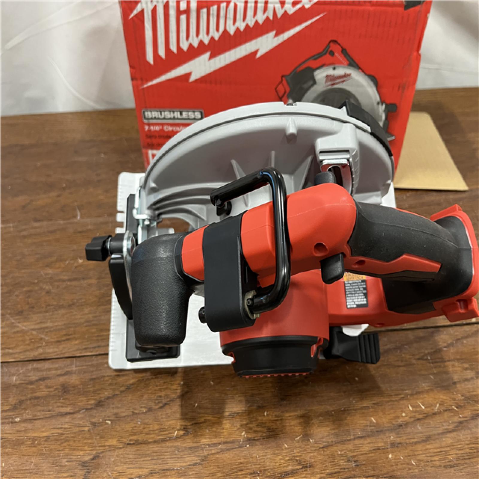 AS-IS Milwaukee M18 7-1/4  18V Brushless Circular Saw 2631-20 (Bare Tool)