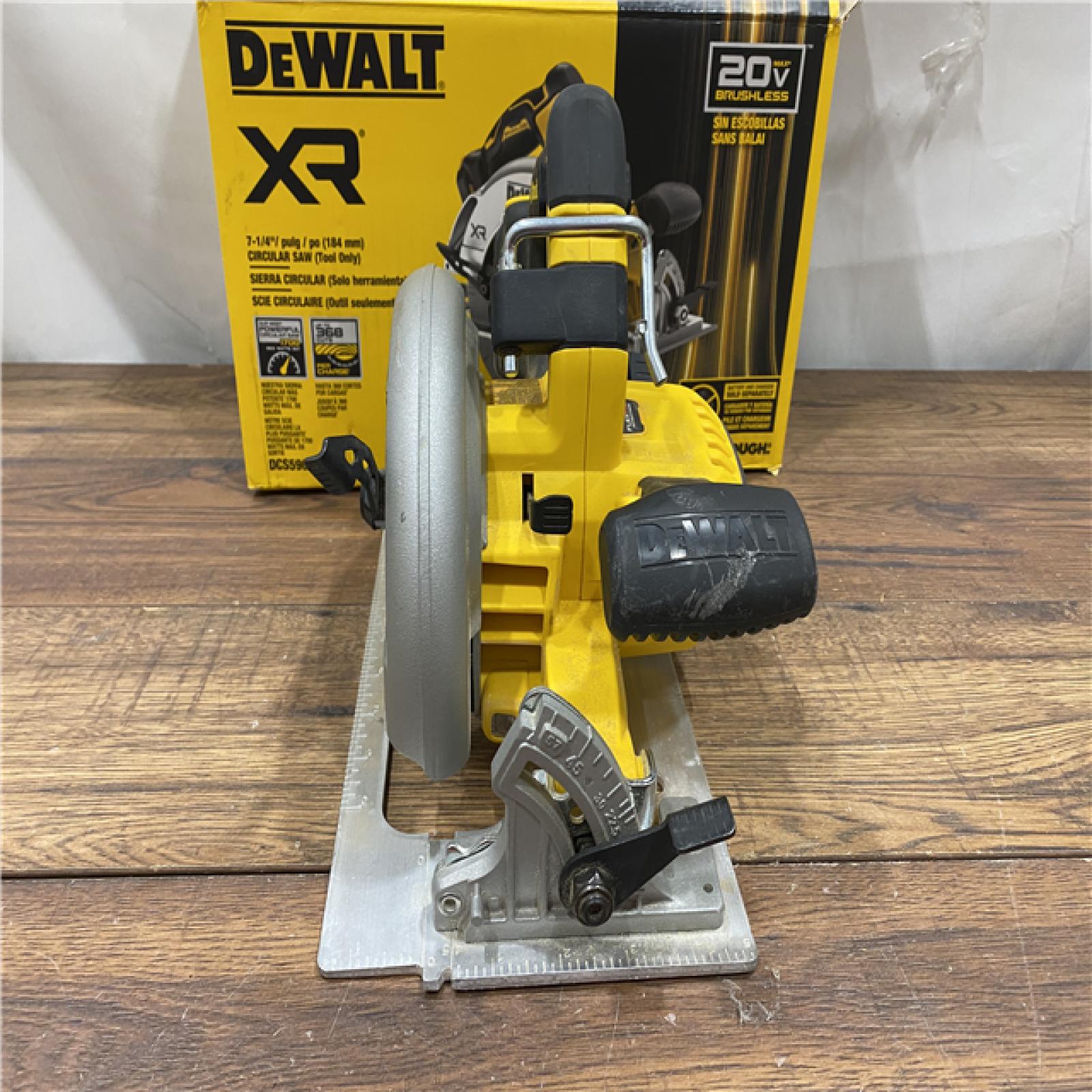 AS IS DEWALT 20-Volt MAX 7-1/4 in. Cordless Circular Saw (Tool Only)