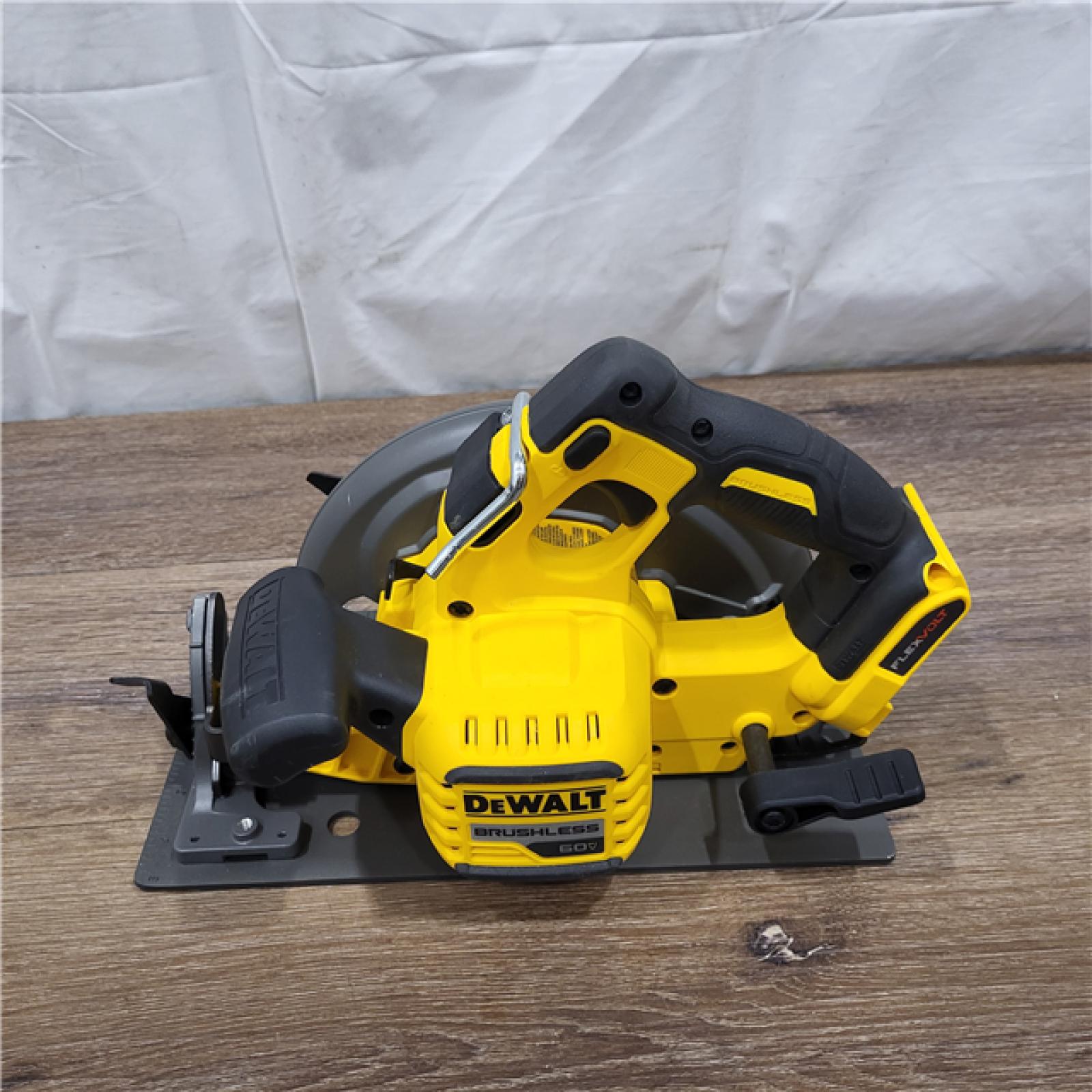 AS-IS DeWALT Flexvolt Max 7-1/4  60V Brushless Circular Saw DCS578B (Bare Tool)