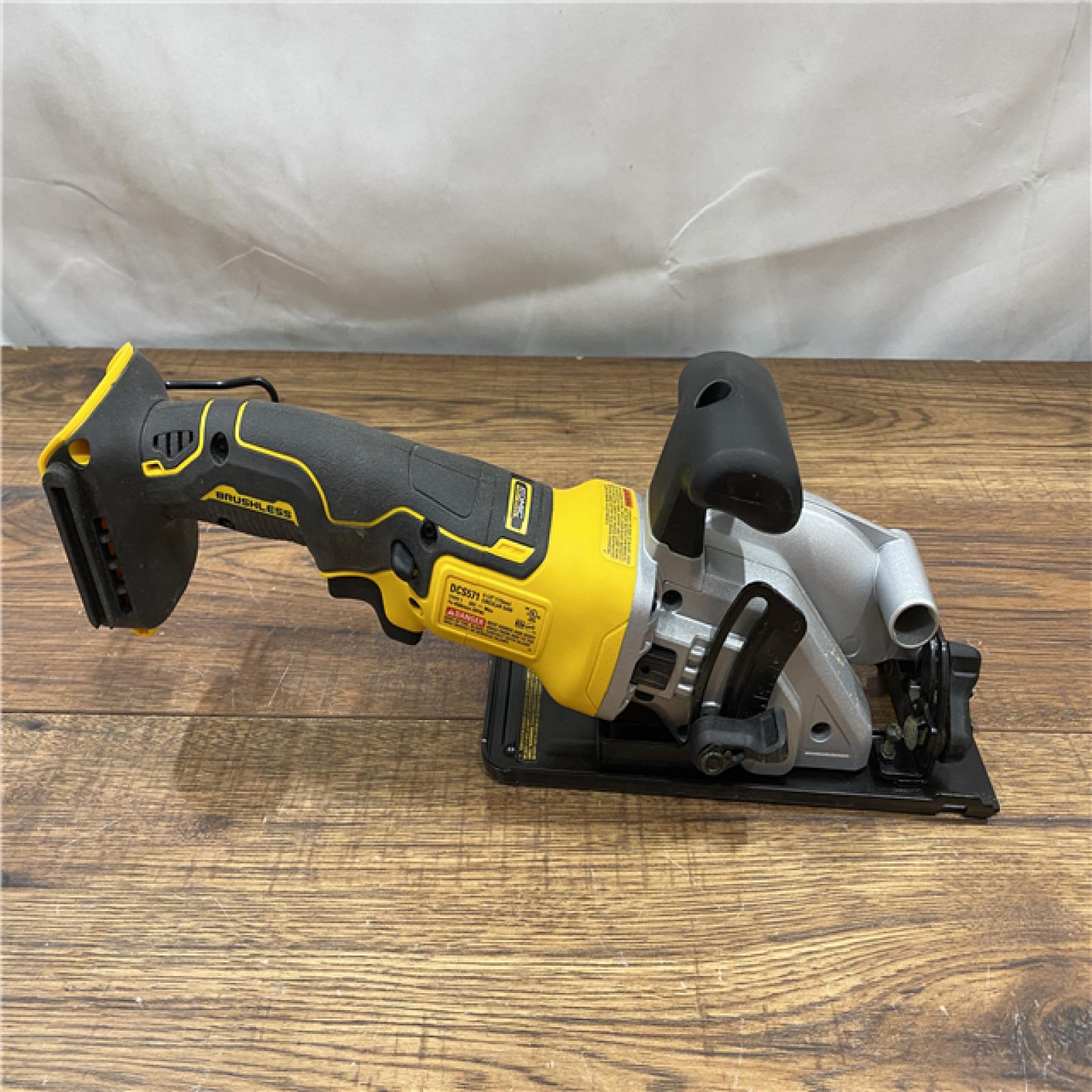 AS IS DEWALT ATOMIC 20V MAX Cordless Brushless 4-1/2 in. Circular Saw (Tool Only)