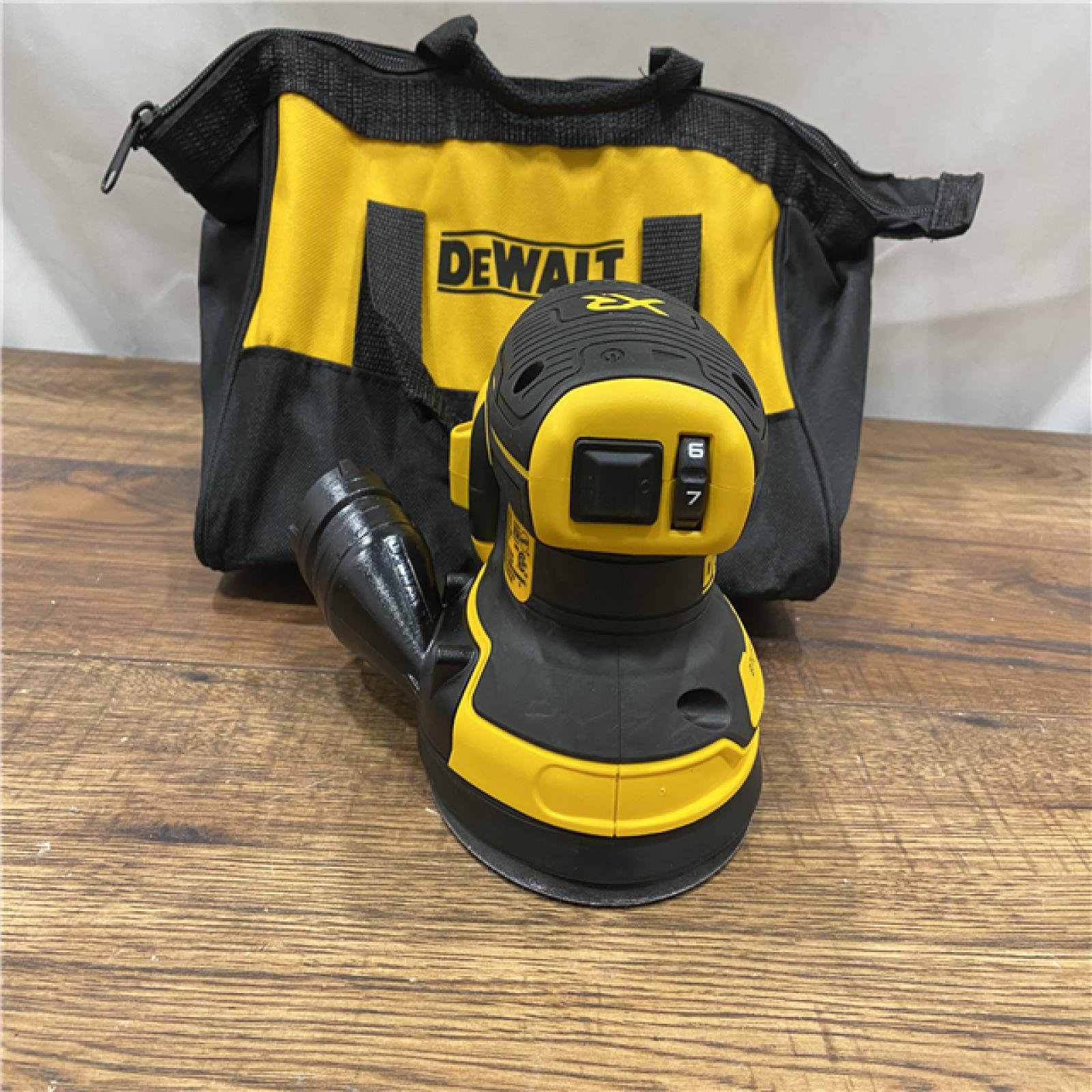 AS IS DEWALT Cordless Brushless Random Orbital Sander KIT