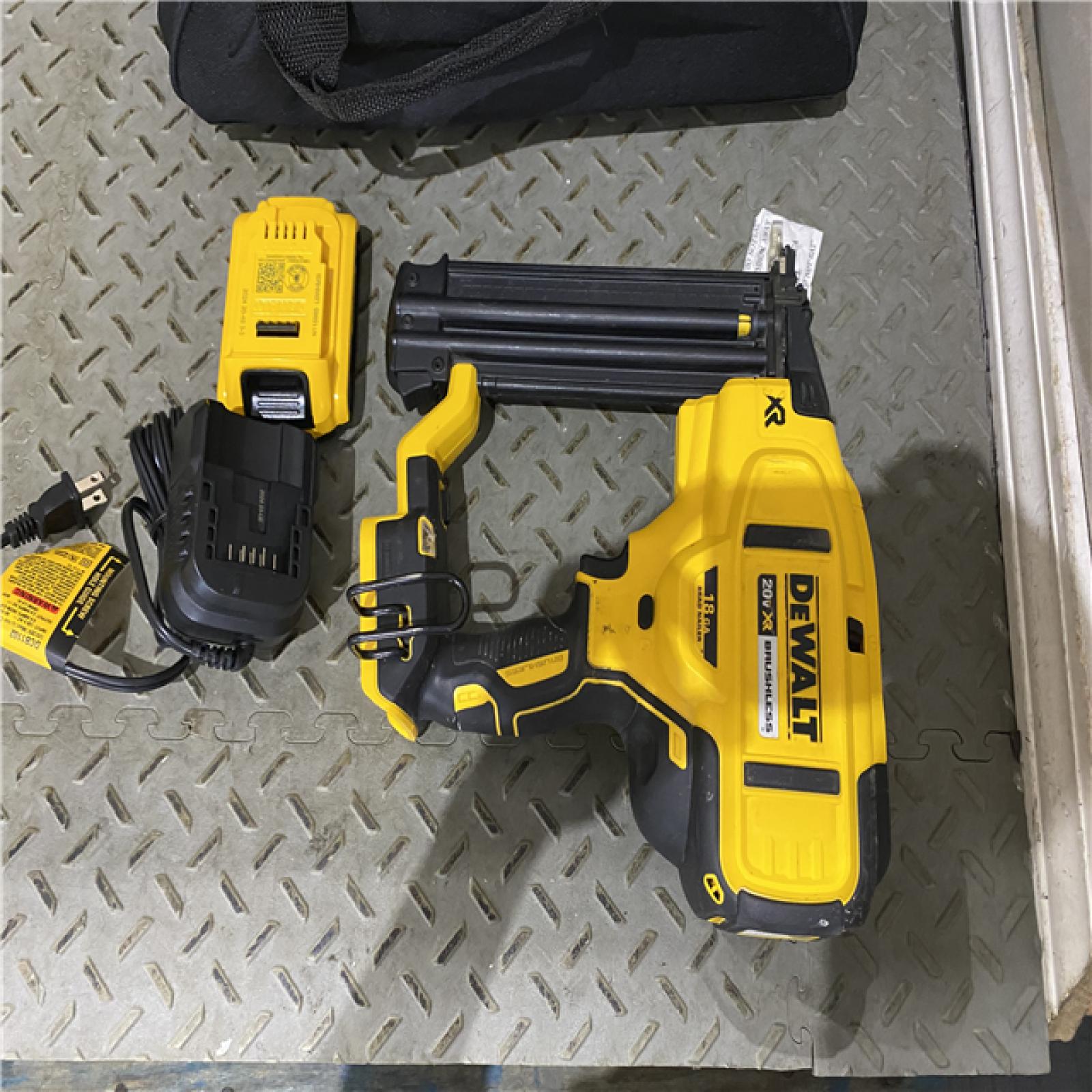 Houston location AS-IS DEWALT 20V MAX XR 18 Gauge Brad Nailer Kit