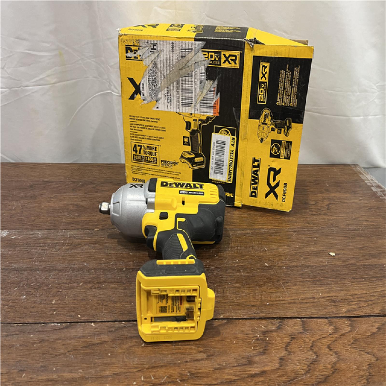 AS-ISDEWALT 20V MAX XR 1/2 High Torque Impact Wrench with Hog Ring Anvil