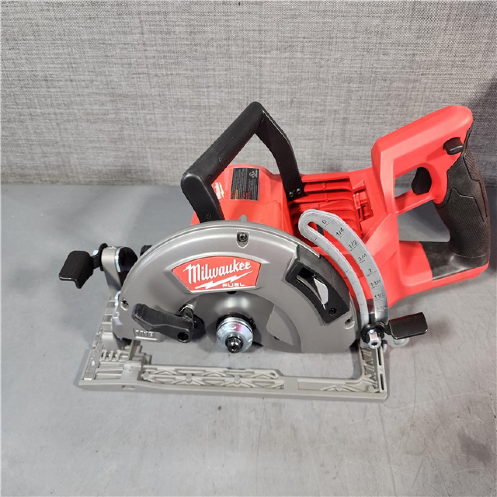 HOUSTON LOCATION - AS-IS (APPEARS LIKE NEW) Milwaukee 2830-20 Rear Handle Circular Saw M18 FUEL 7-1/4  Cordless Brushless Tool Only