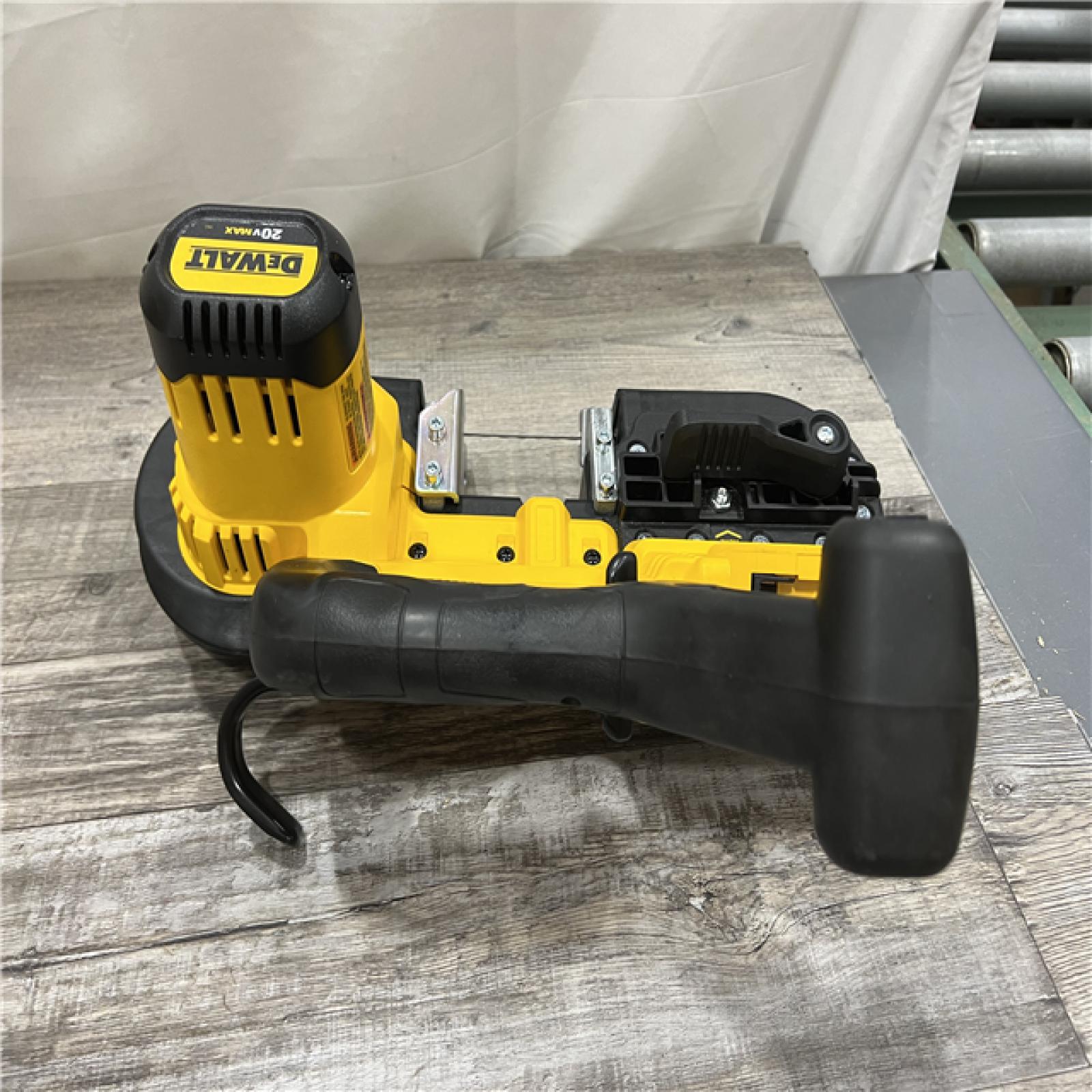 AS-IS DeWalt 20V MAX Cordless Lithium-Ion 15 in Band Saw (Tool Only)