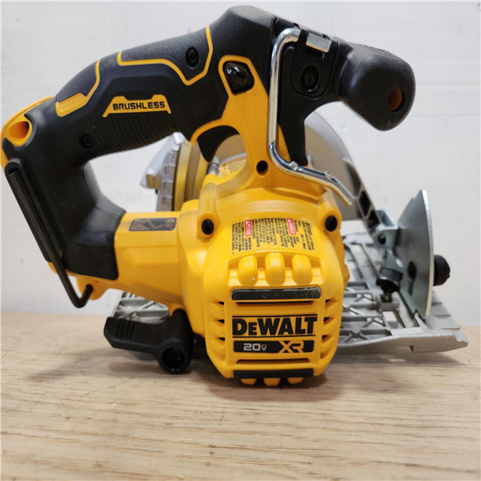 Phoenix Location DEWALT 20V MAX Cordless Brushless 6-1/2 in. Sidewinder Style Circular Saw (Tool Only)