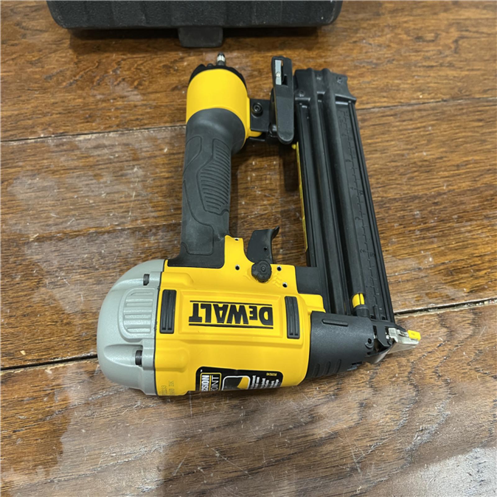 AS-ISDeWalt DWFP12233 18 Gauge Precision Point Brad Nailer with Selectable Trigger