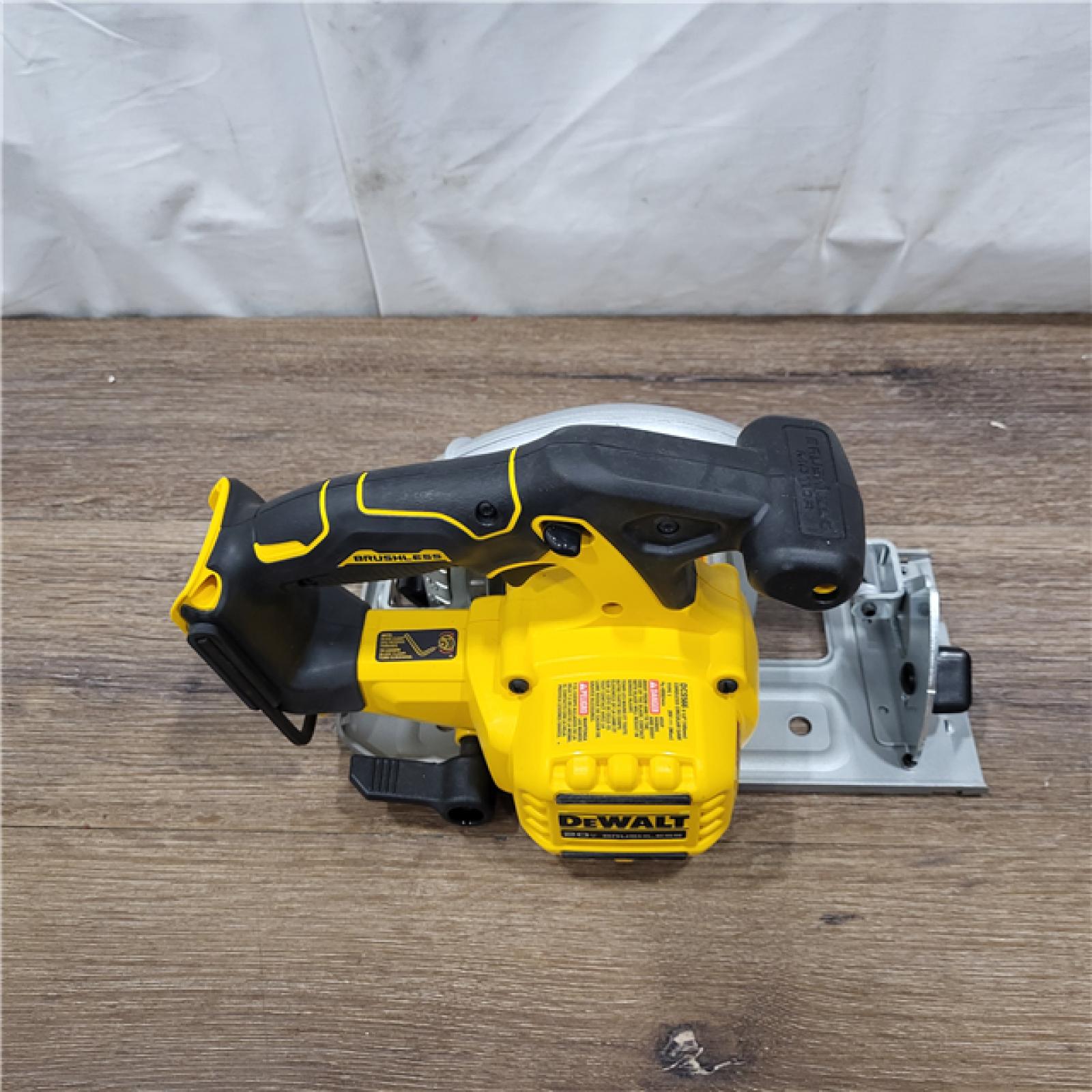 AS-IS Dewalt 20V Brushless cordless circular saw 6 1/2in (TOOL ONLY)