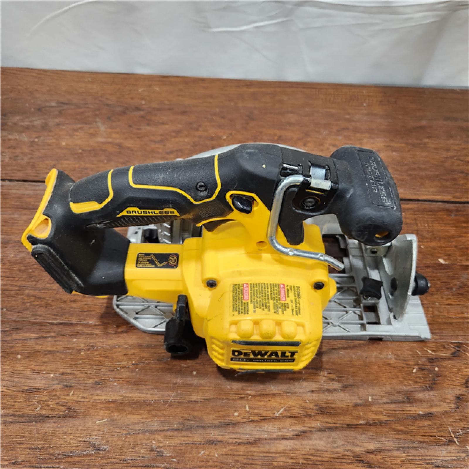 AS-IS DeWALT DCS565B 20V Max Brushless 6.5   Cordless Circular Saw