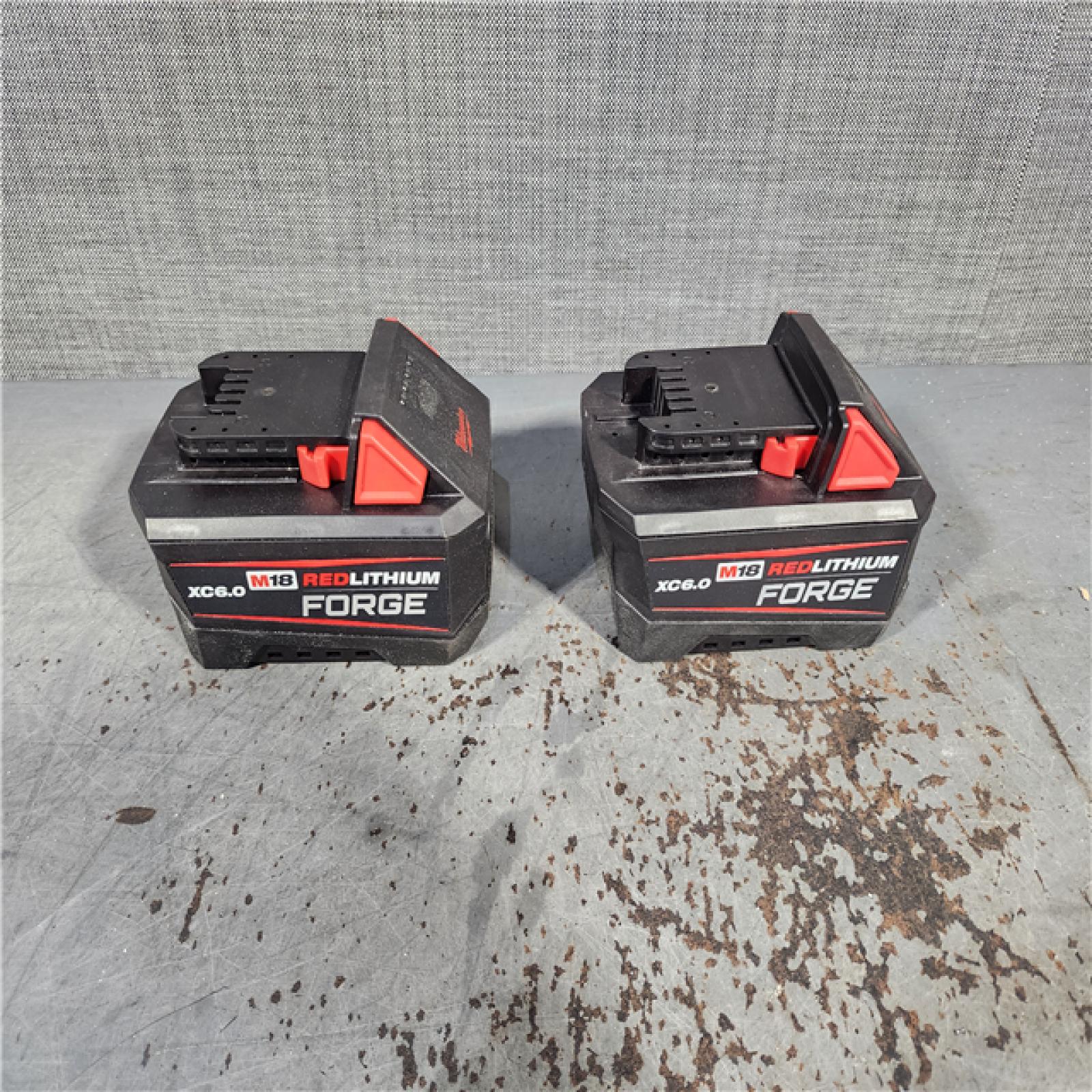 HOUSTON LOCATION - AS-IS Milwaukee 48-59-1815 M18 18V Dual Bay Simultaneous Super Charger W/ (2) M18 RED LITHIUM FORG XC6.0