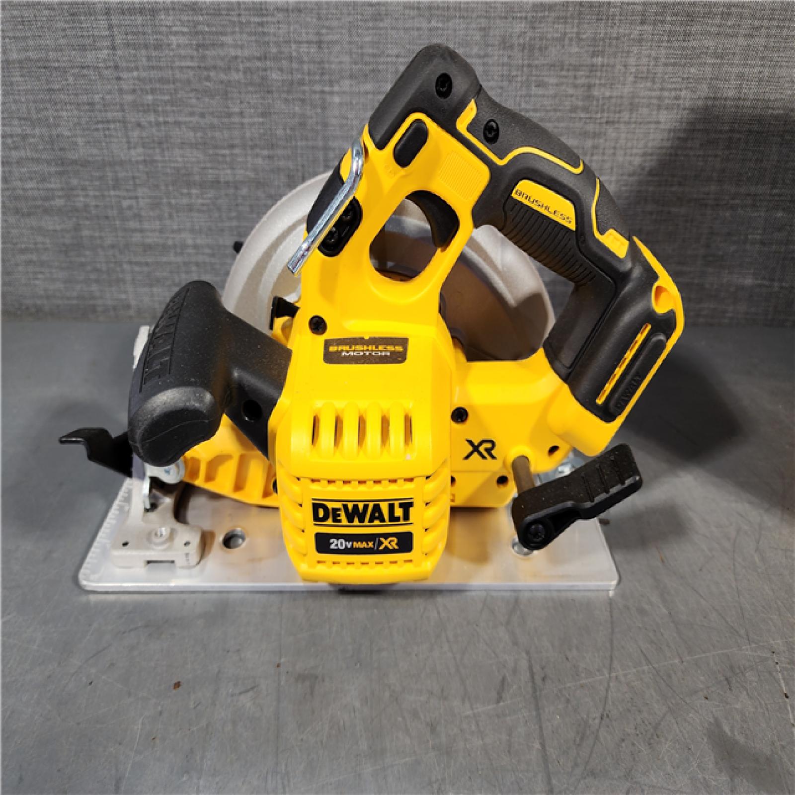 HOUSTON LOCATION - AS-IS DEWALT  20V MAX XR Cordless Brushless Circular Saw (Tool Only)