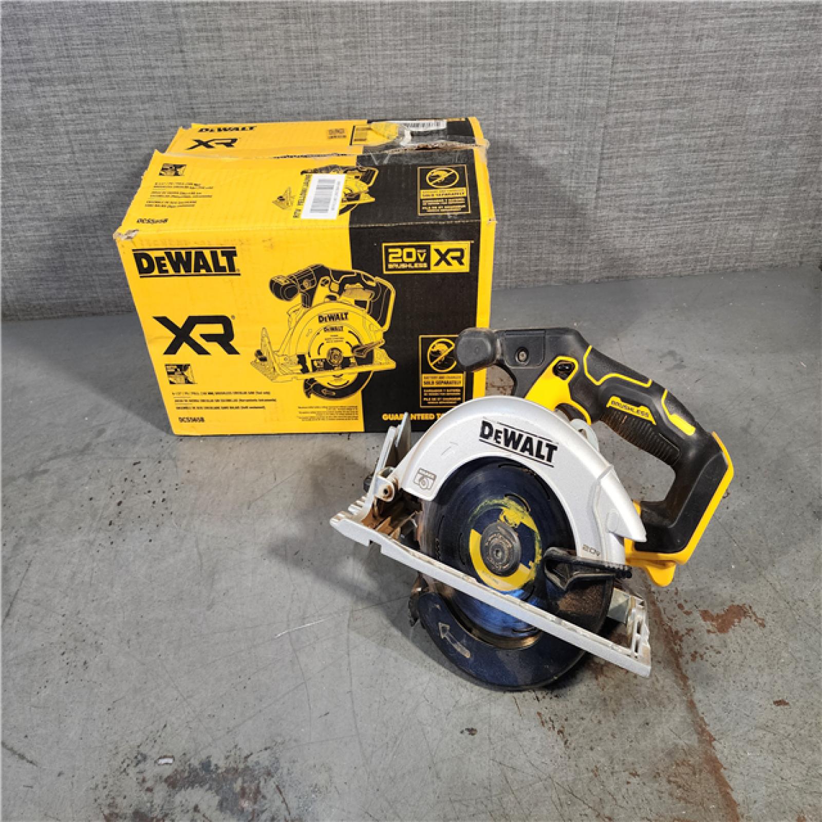 HOUSTON LOCATION - AS-IS DeWALT DCS565B 20V Max Brushless 6.5   Cordless Circular Saw