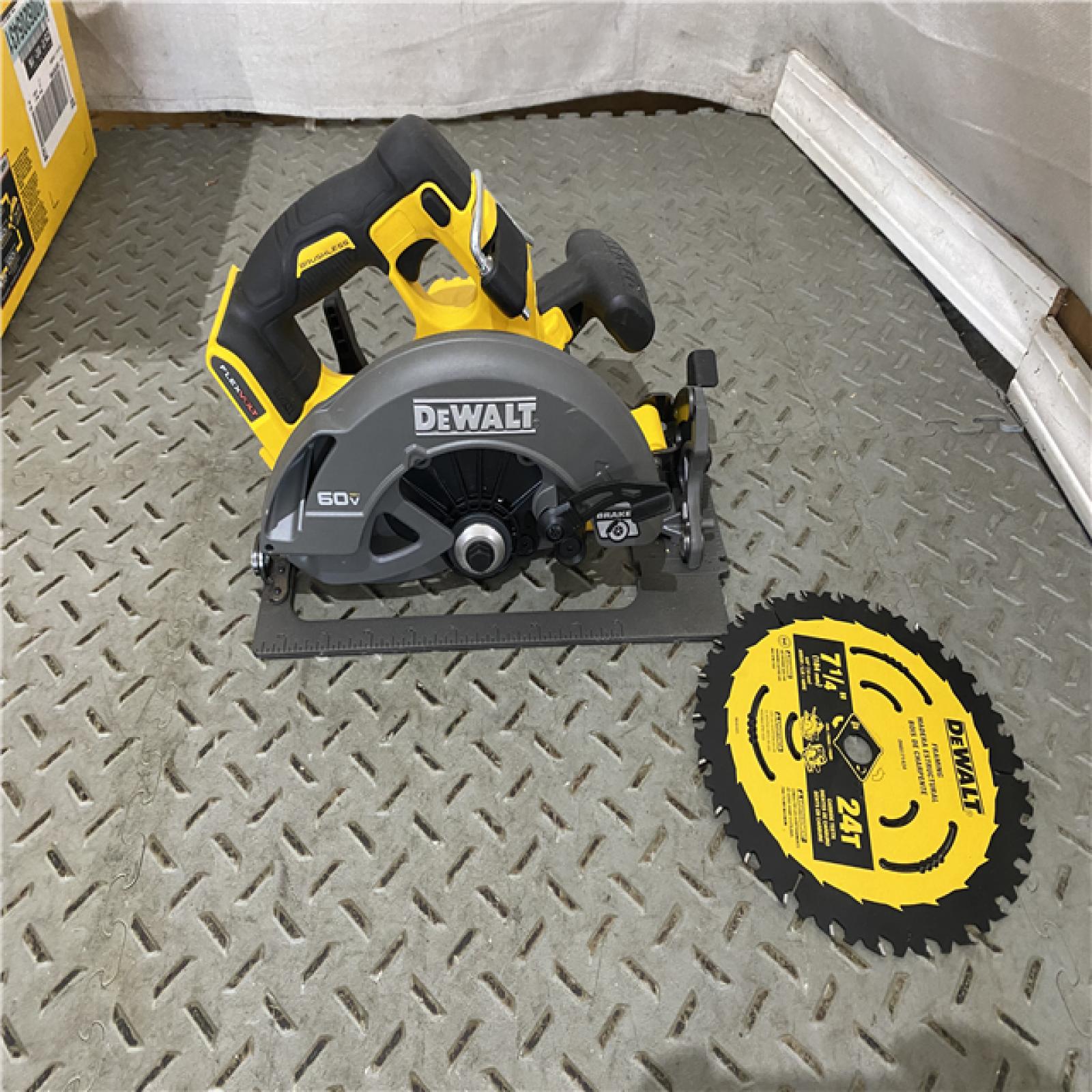 Houston location AS-IS DeWALT Flexvolt Max 7-1/4  60V Brushless Circular Saw DCS578B (Bare Tool)