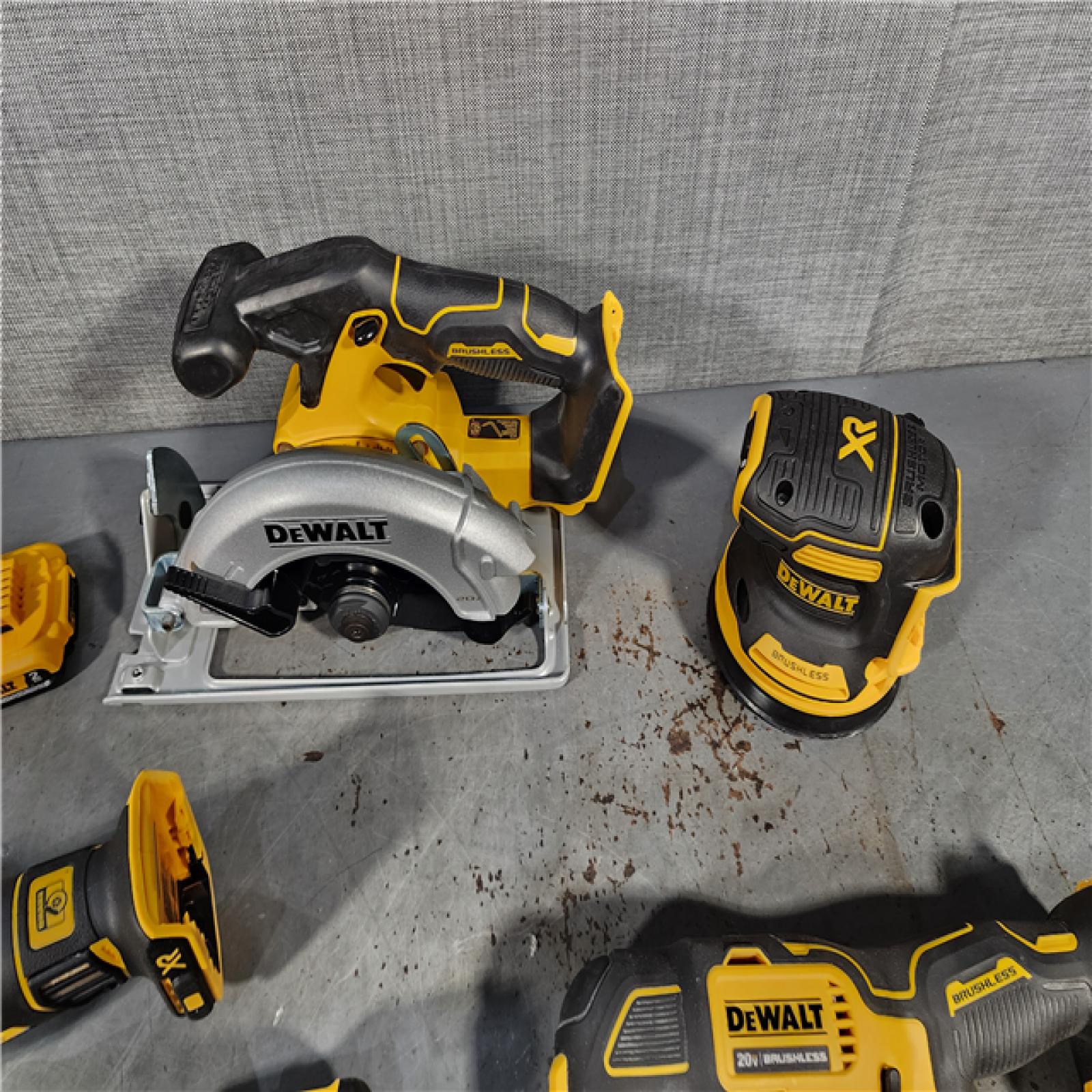 HOUSTON LOCATION - AS-IS Dewalt 20-Volt MAX ToughSystem Lithium-Ion 6-Tool Cordless Combo Kit