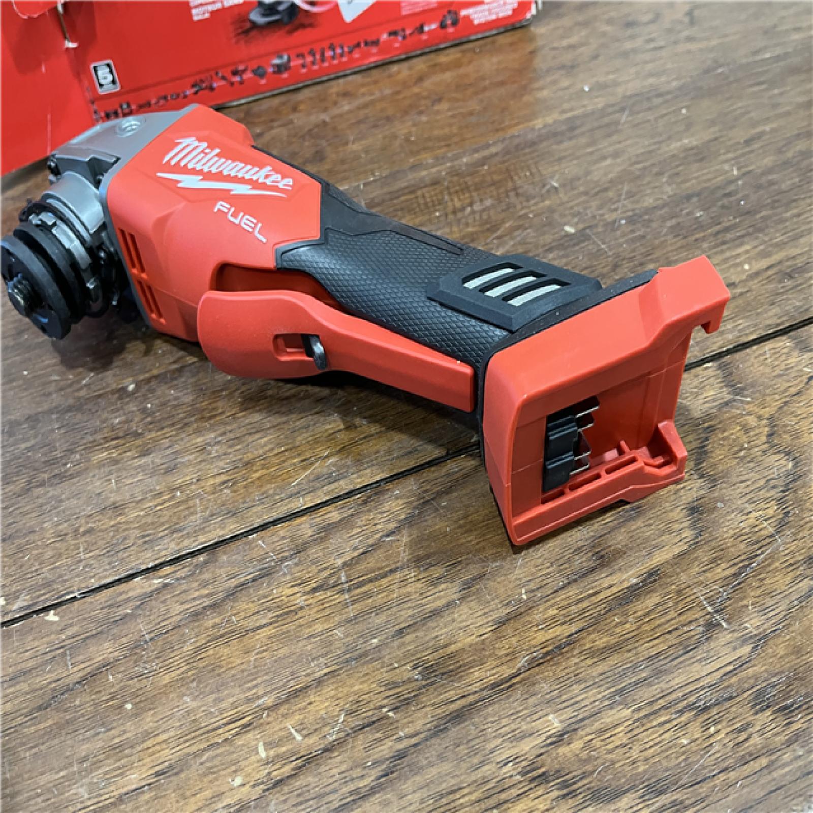 AS-ISMilwaukee 2880-20 M18 FUEL 18-Volt Lithium-Ion Brushless Cordless 4-1/2 in./5 in. Grinder W/Paddle Switch (Tool-Only)