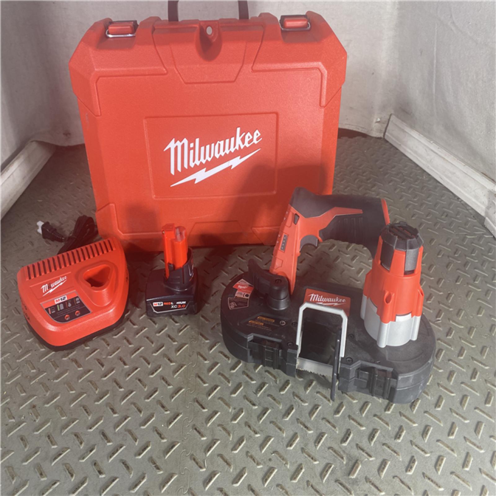 HOUSTON LOCATION - AS-IS Milwaukee 2429-21XC M12 Cordless Sub-Compact Bandsaw Kit