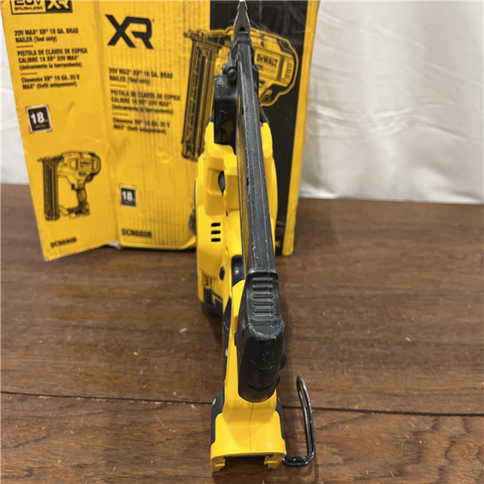 AS-ISDeWalt 20V MAX XR Lithium-Ion Electric Cordless 18-Gauge Brad Nailer (Tool Only)