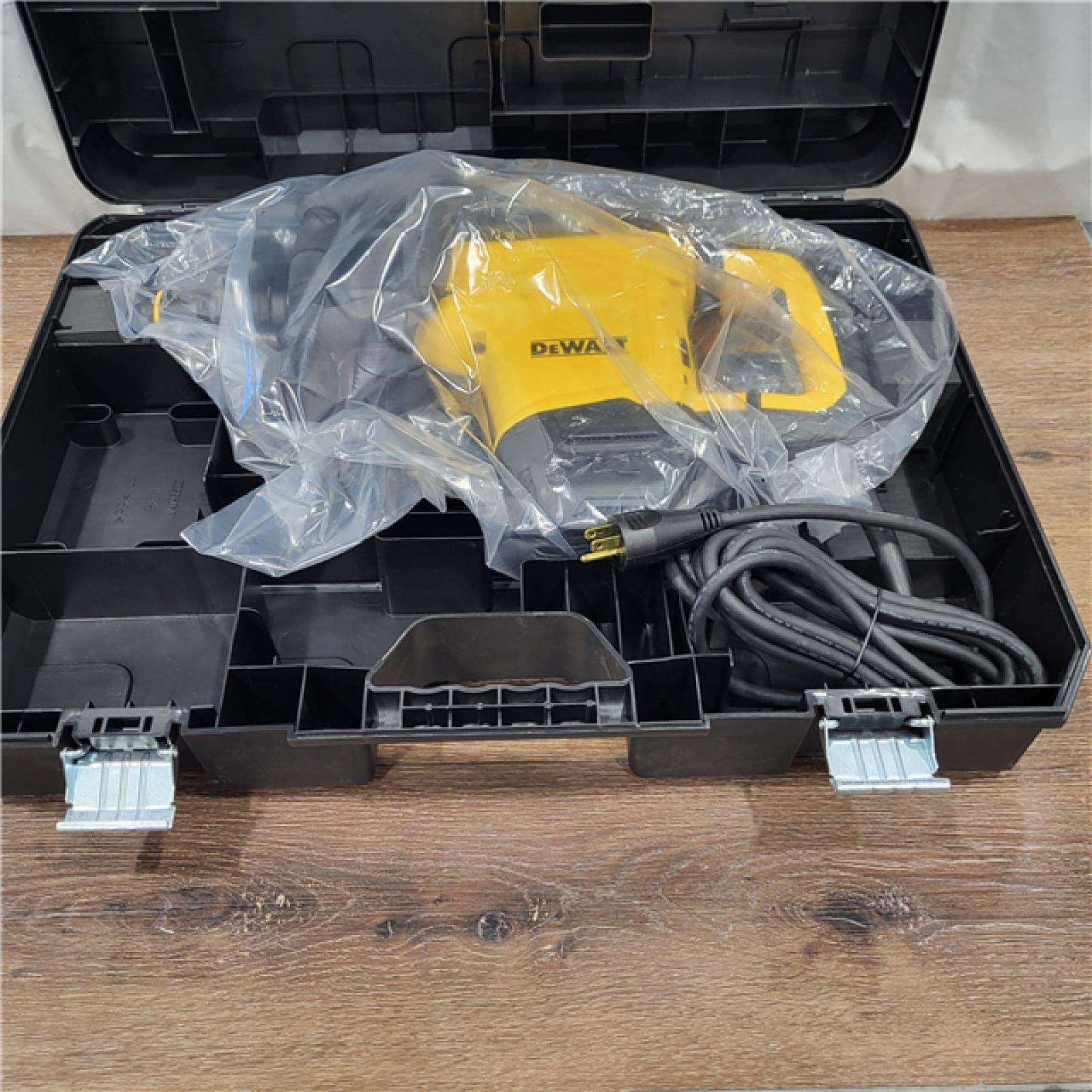 AS-IS DEWALT SDS MAX Chipping Hammer Kit