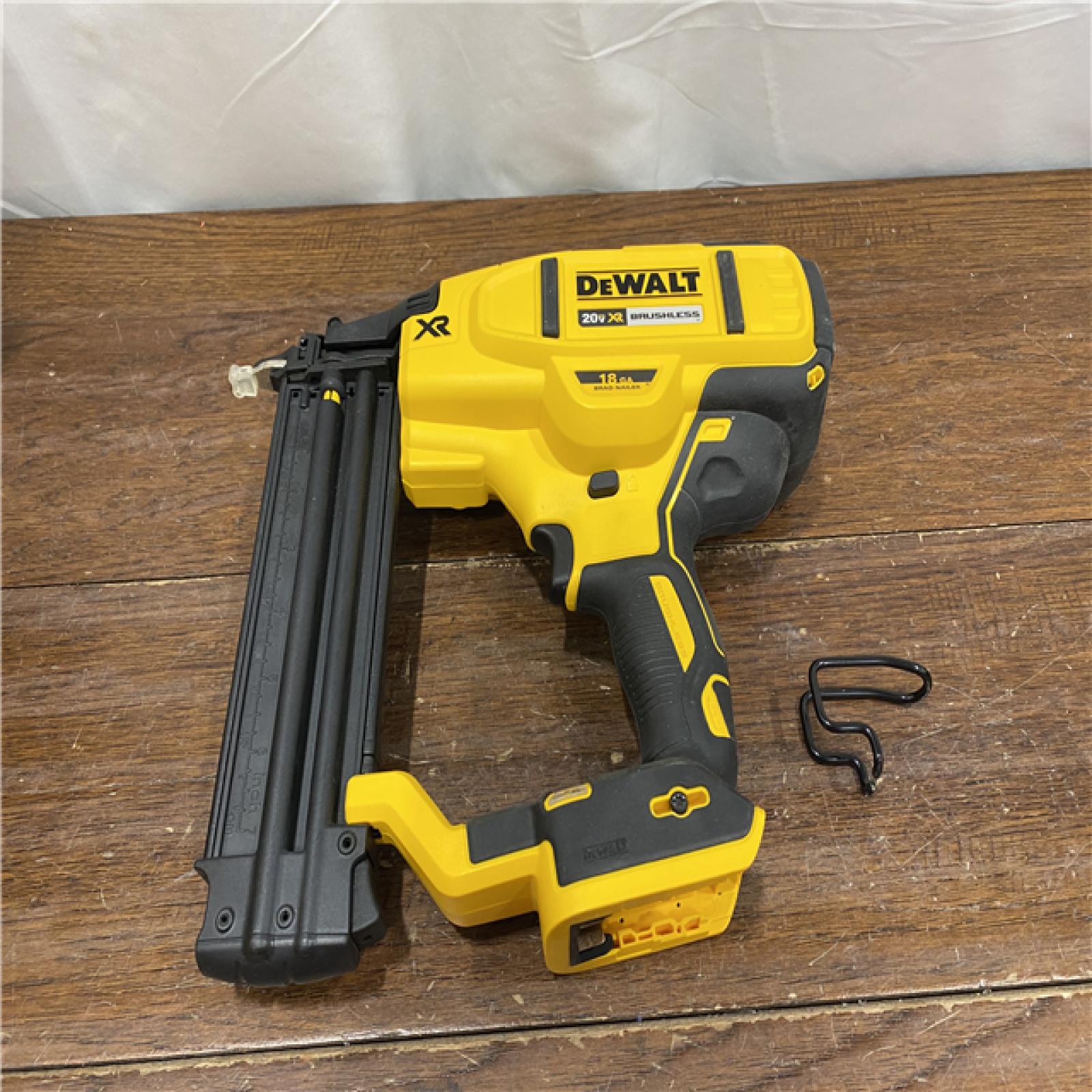 AS-ISDeWalt 20V MAX XR Lithium-Ion Electric Cordless 18-Gauge Brad Nailer (Tool Only)