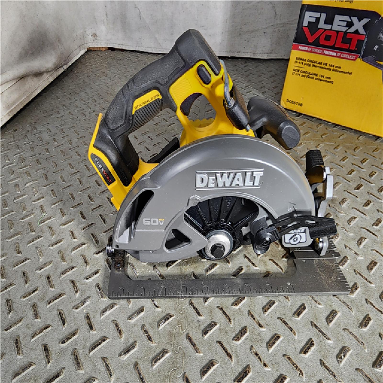 HOUSTON LOCATION - AS-IS DeWALT Flexvolt Max 7-1/4  60V Brushless Circular Saw DCS578B (Bare Tool)