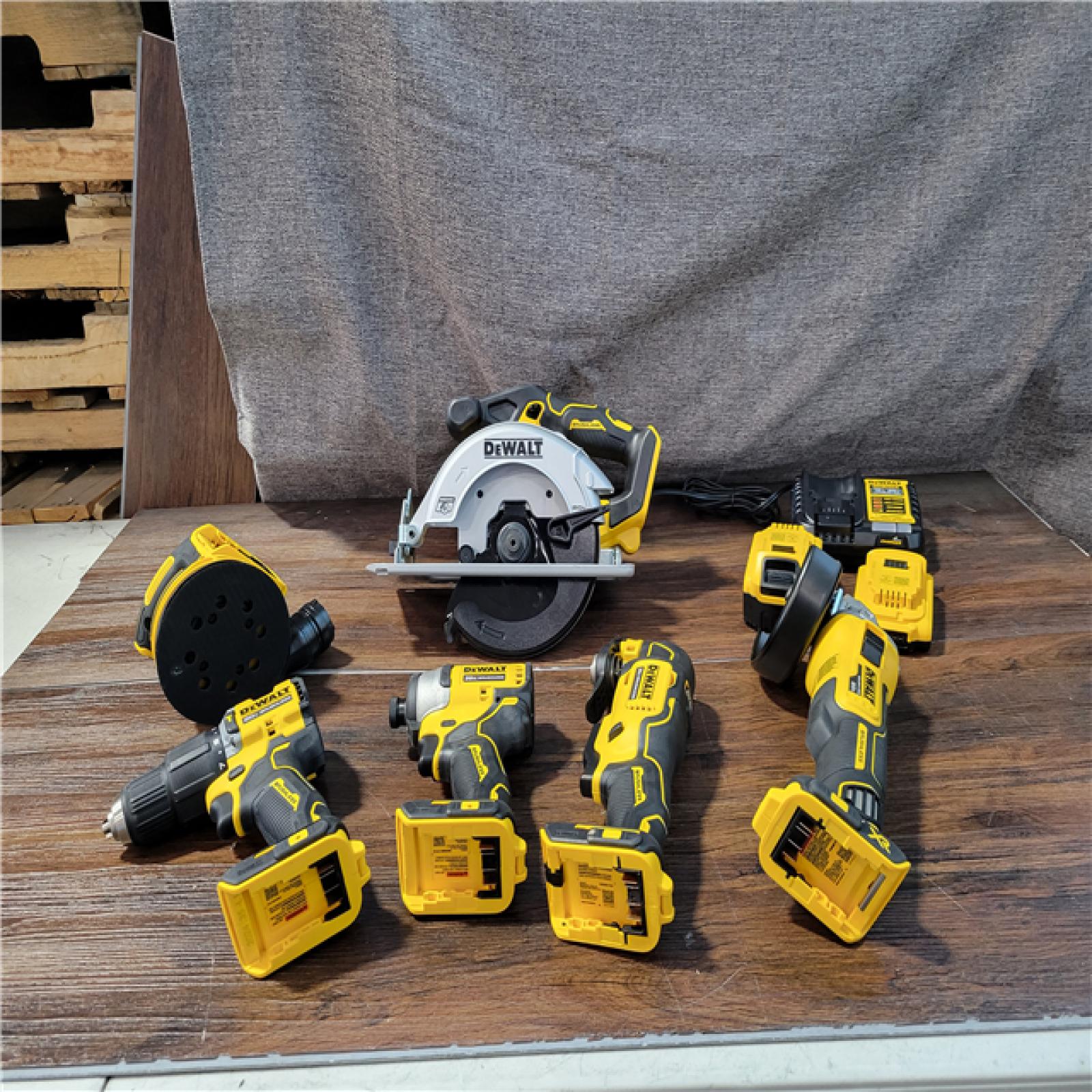 CALIFORNIA NEW DEWALT BRUSHLESS 6-TOOL COMBO KIT WITH TOUGHSYSTEM 2.0 (2 BATTERIES AND CHARGER INCLUDED)