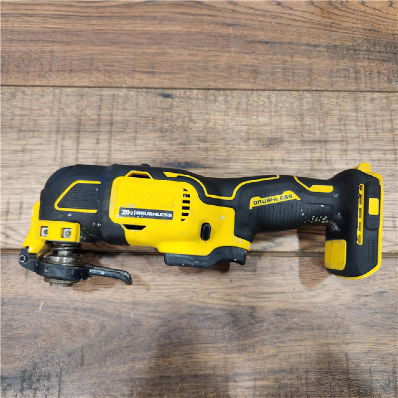 AS-IS DEWALT 20-Volt MAX Lithium-Ion Cordless Brushless Oscillating Tool Kit