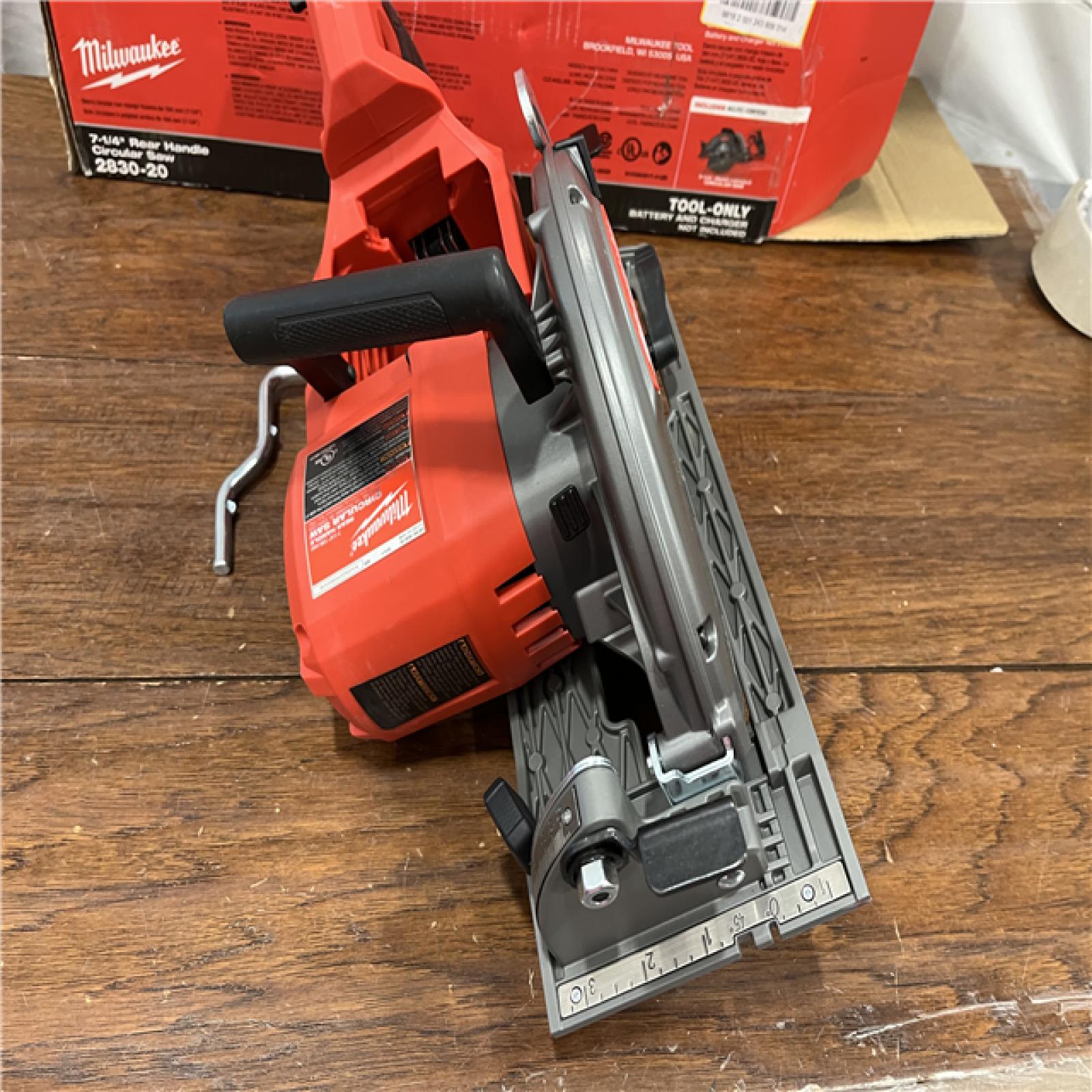 AS-ISMilwaukee 2830-20 Rear Handle Circular Saw M18 FUEL 7-1/4  Cordless Brushless Tool Only