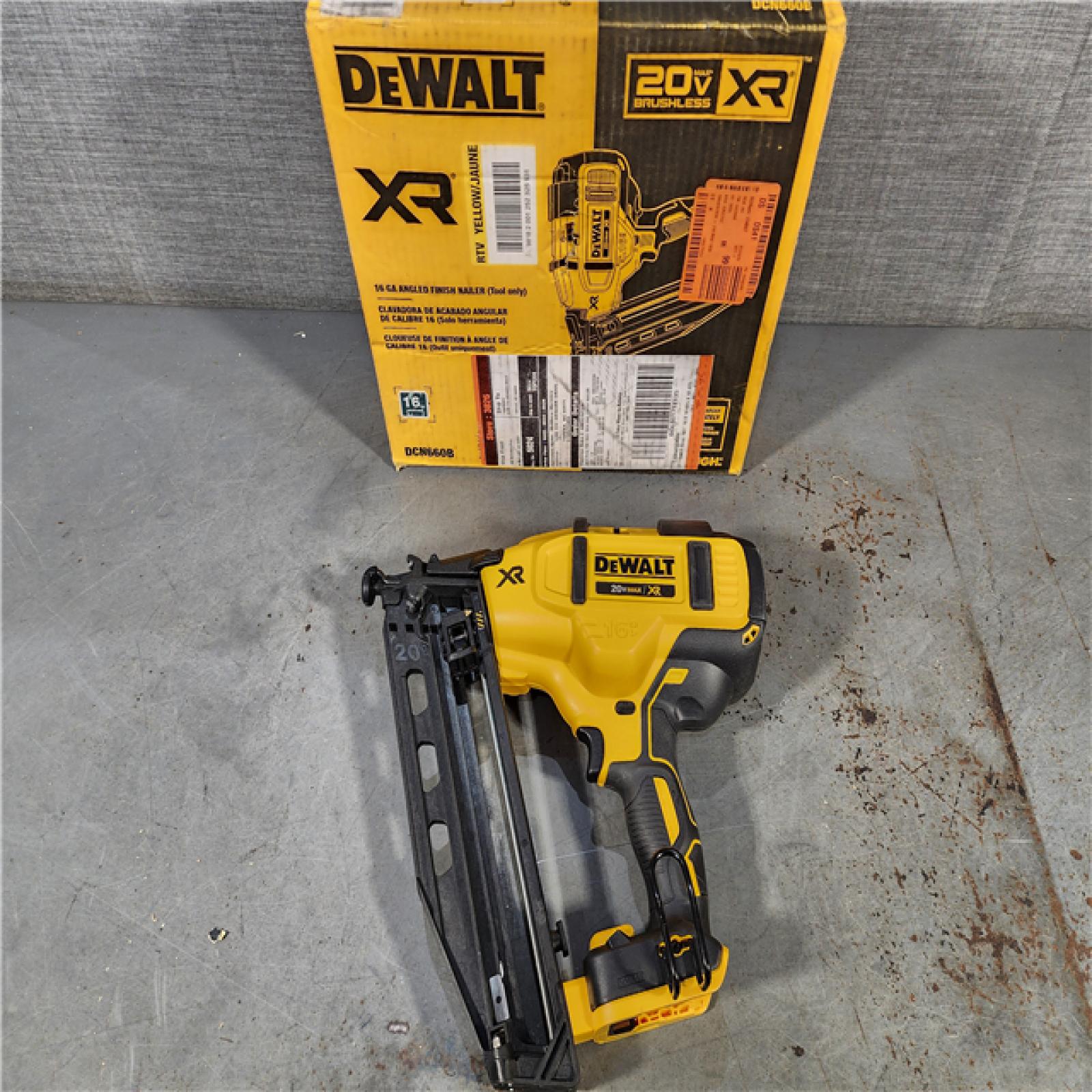 HOUSTON LOCATION - AS-IS DEWALT 20V MAX XR Lithium-Ion Electric Cordless 16-Gauge Angled Finishing Nailer (Tool Only)