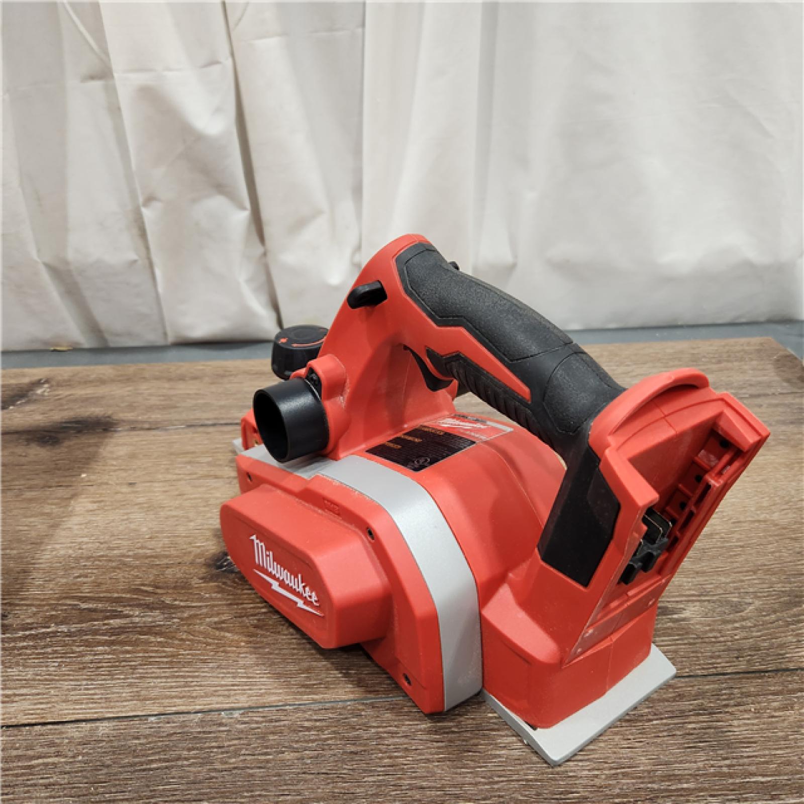 AS-IS Milwaukee M18 18-Volt Lithium-Ion Cordless 3-1/4 in. Planer (Tool-Only)