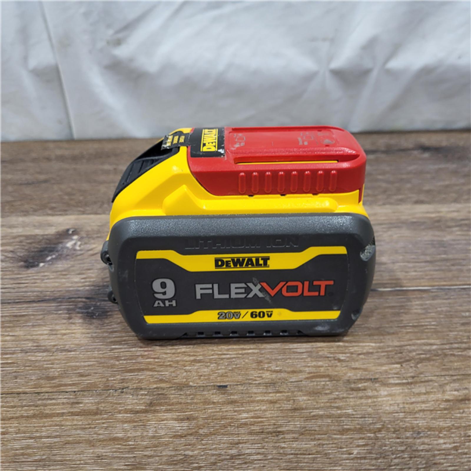 AS-IS Dewalt DWLTDCB609 Dewalt DCB609 FLEXVOLT 20V/60V MAX* B