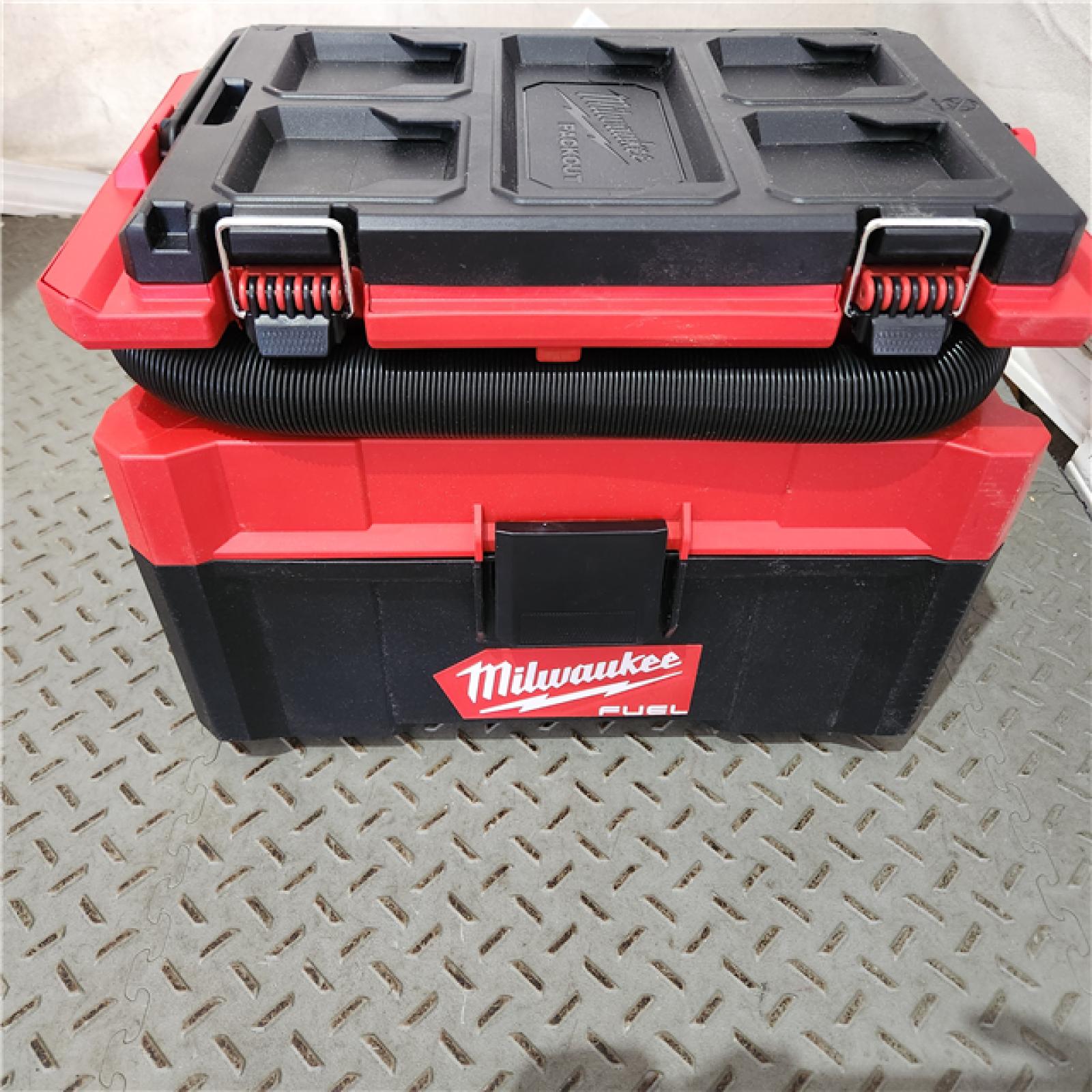 Houston location AS-IS MILWUAKEE M18 FUEL PACKOUT 18-Volt Lithium-Ion Cordless 2.5 Gal. Wet/Dry Vacuum (Vacuum-Only)