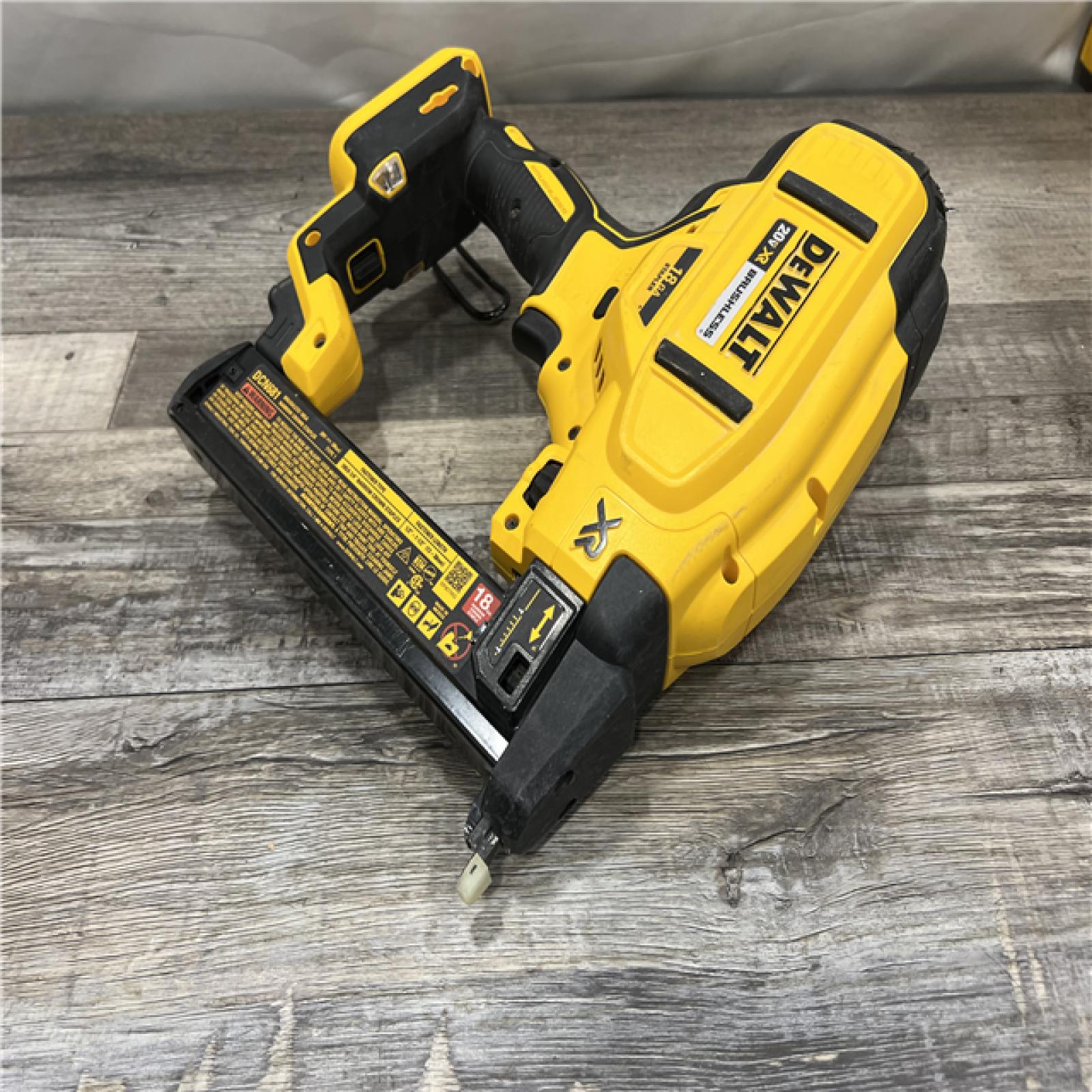 AS-IS DeWALT DCN681D1 20-Volt MAX 18ga Cordless Brushless Narrow Crown Stapler Kit