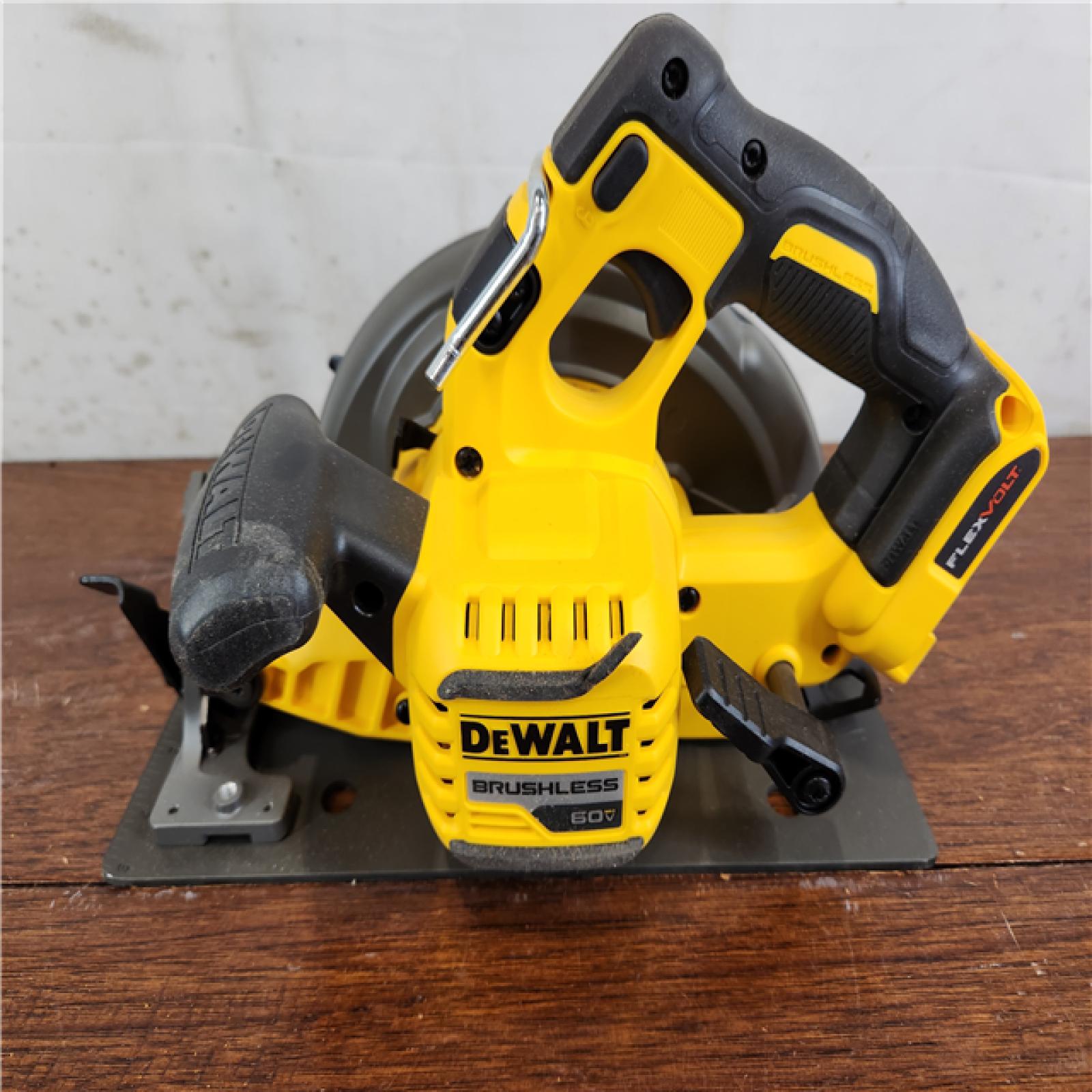 AS-IS DeWalt FLEXVOLT 60V MAX Brushless Cordless 7-1/4 in. Circular Saw (Tool Only)