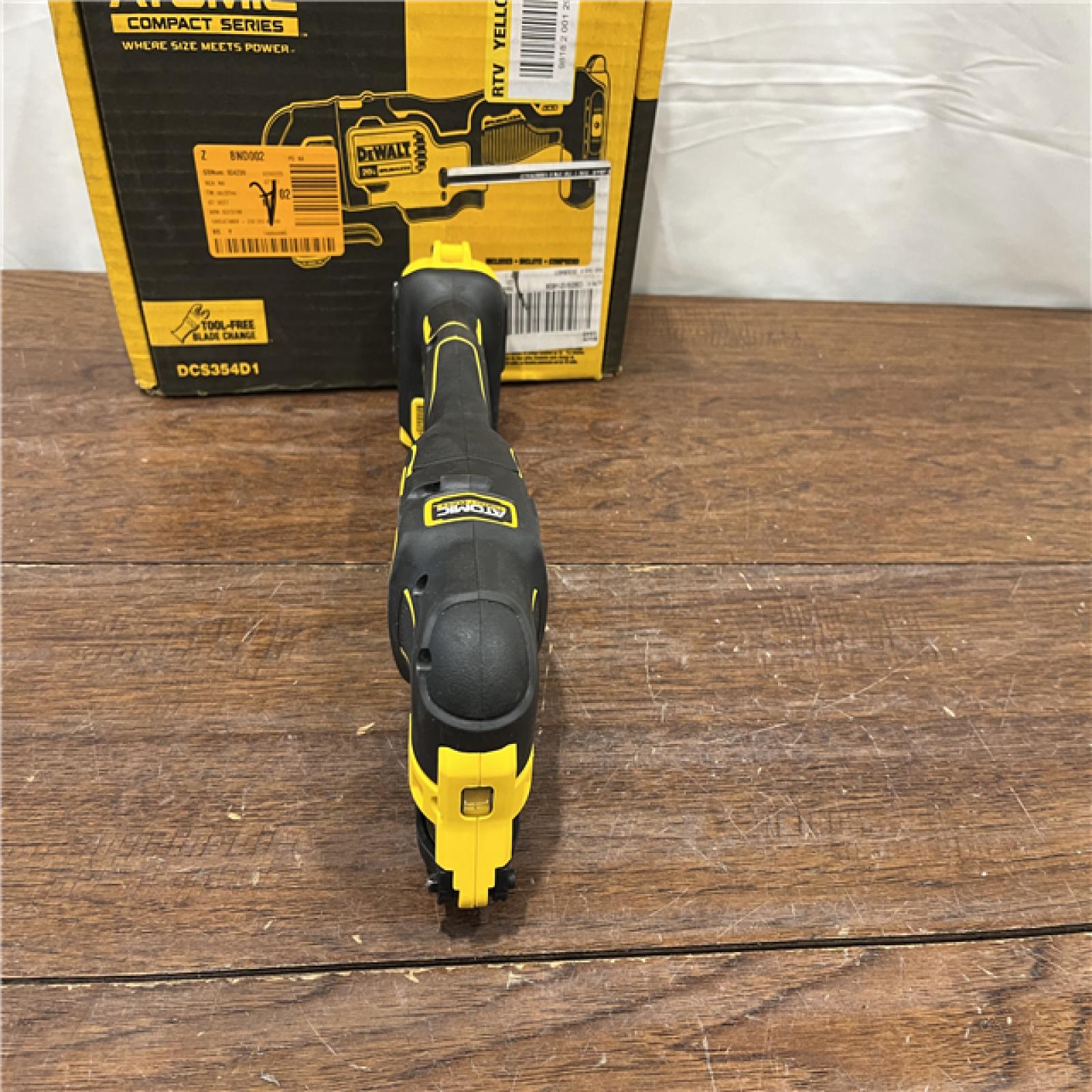 AS-ISDeWalt DCS354D1 20V Cordless Oscillating Multi-Tool with Battery and Charger