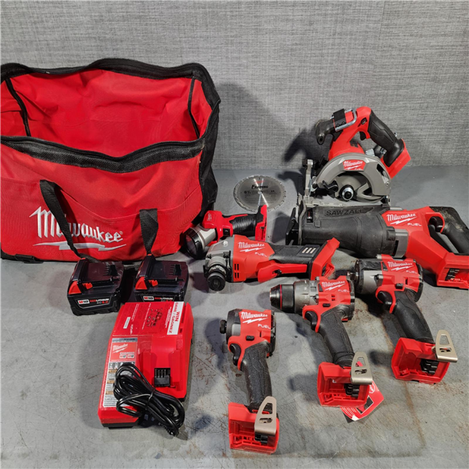 HOUSTON LOCATION - AS-IS MILWAUKEE 7 - TOOL COMBO KIT W/ (2) BATTERY & CHARGER