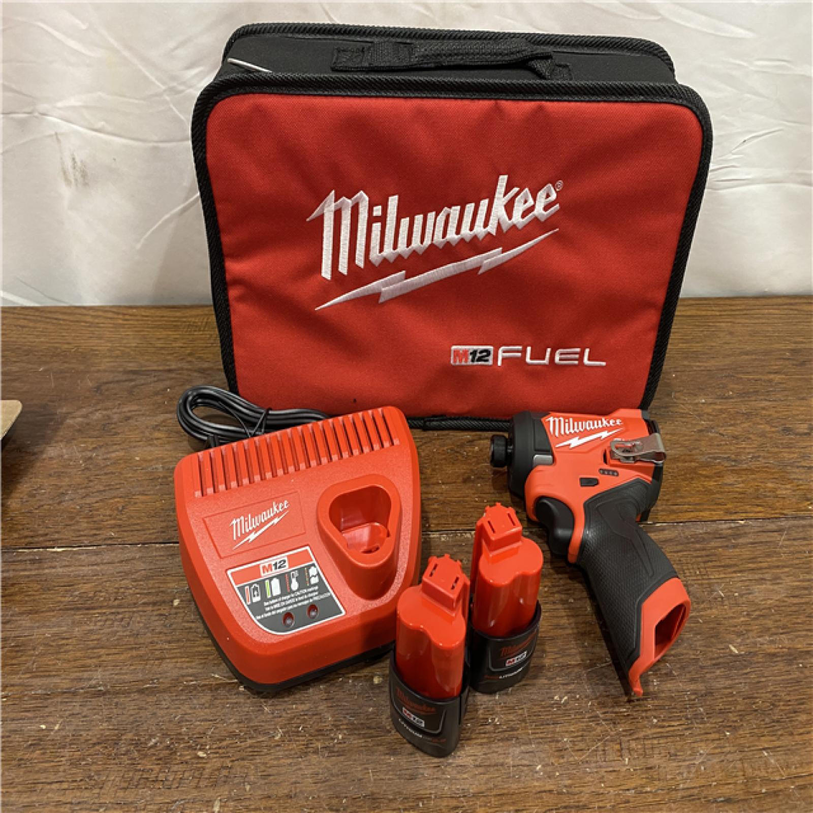 AS-ISMilwaukee 3453-22 M12 FUELTM 1/4 HEX IMPACT DRIVER KIT