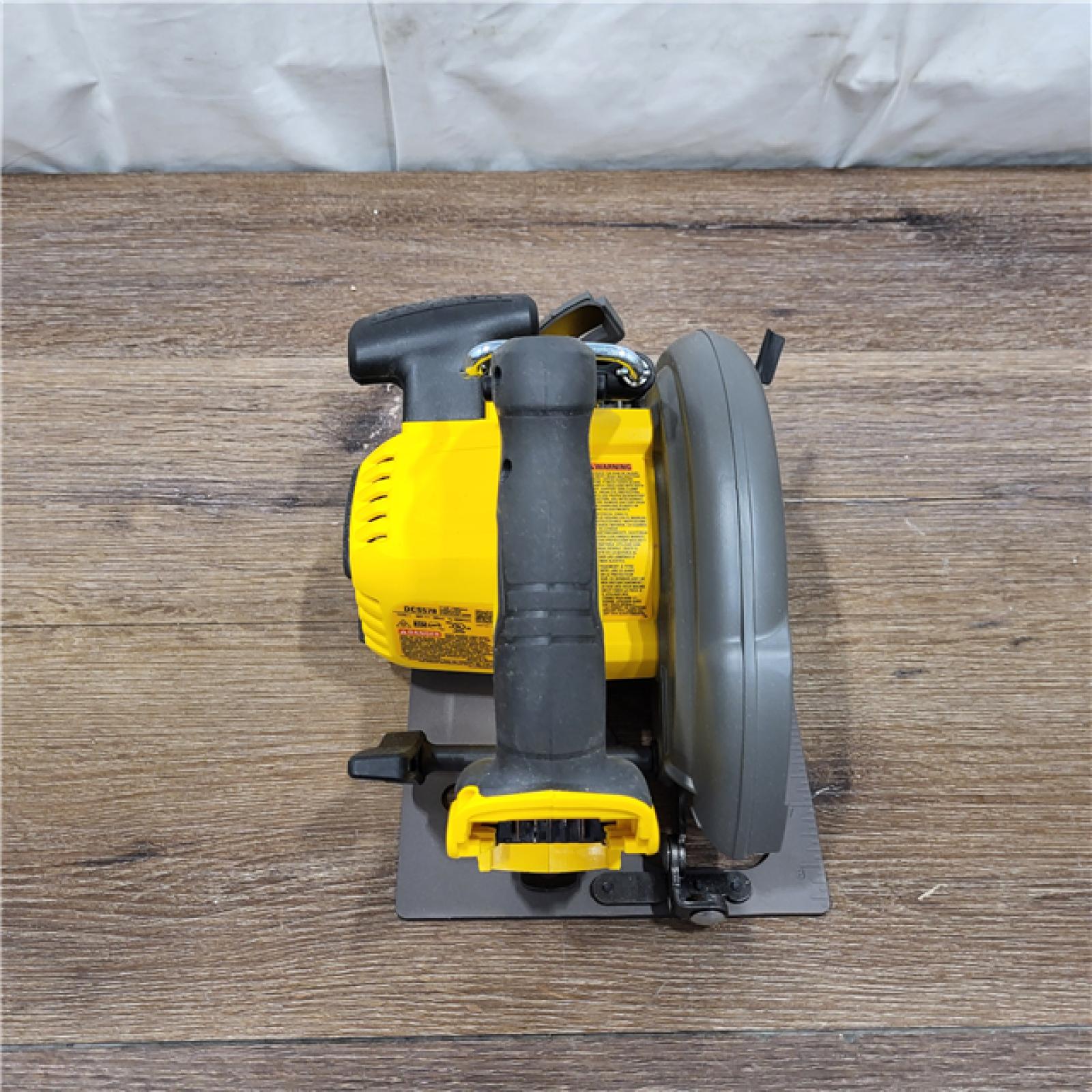 AS-IS DeWALT Flexvolt Max 7-1/4  60V Brushless Circular Saw DCS578B