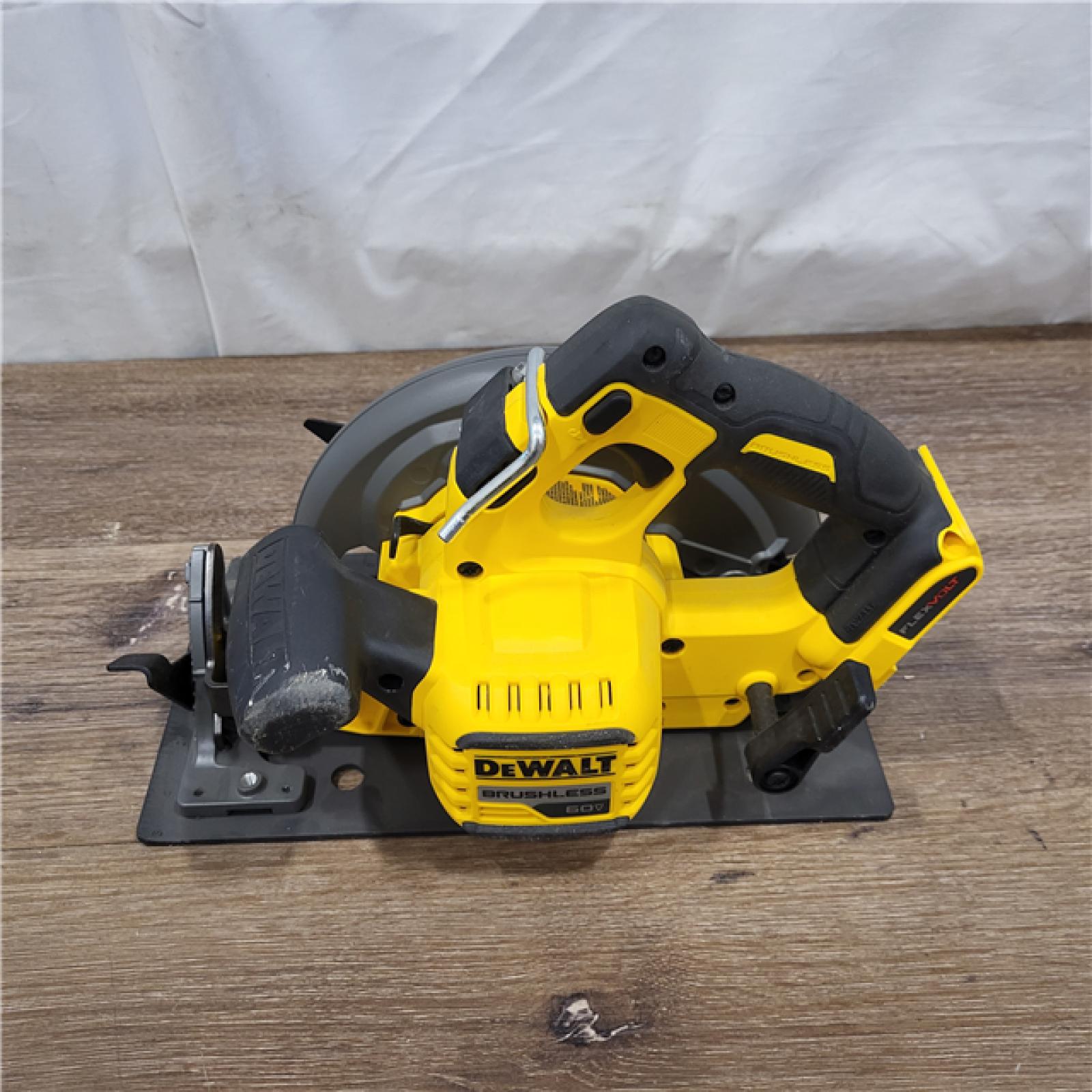 AS-IS 20V MAX Cordless Brushless 7-1/4 in. Sidewinder Style Circular Saw with FLEXVOLT ADVANTAGE (Tool Only)