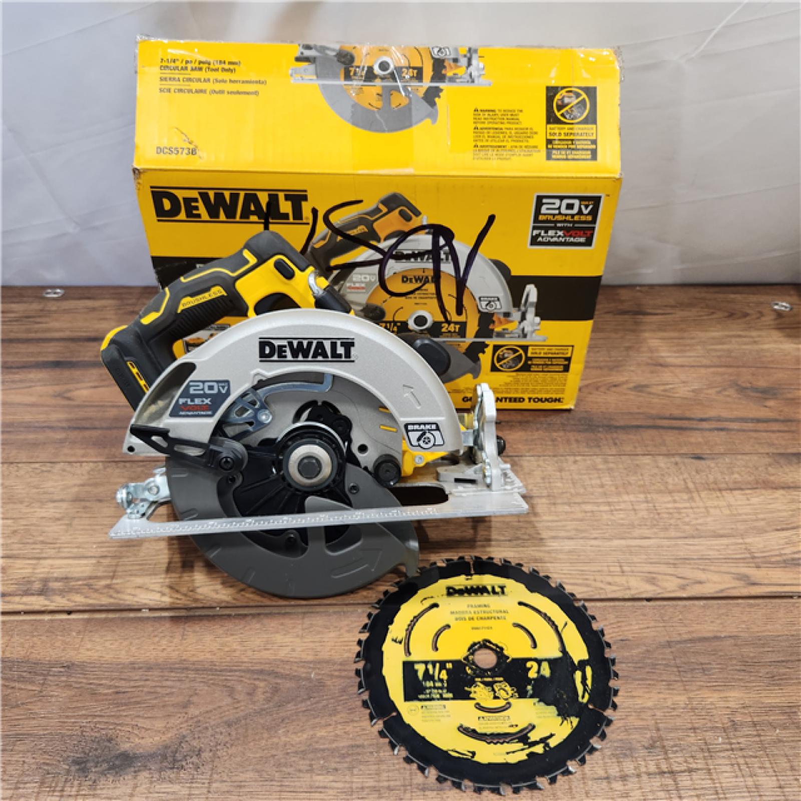 AS-IS DEWALT 20V MAX Cordless Brushless 7-1/4 in. Sidewinder Style Circular Saw w/ FLEXVOLT ADVANTAGE (Tool Only)